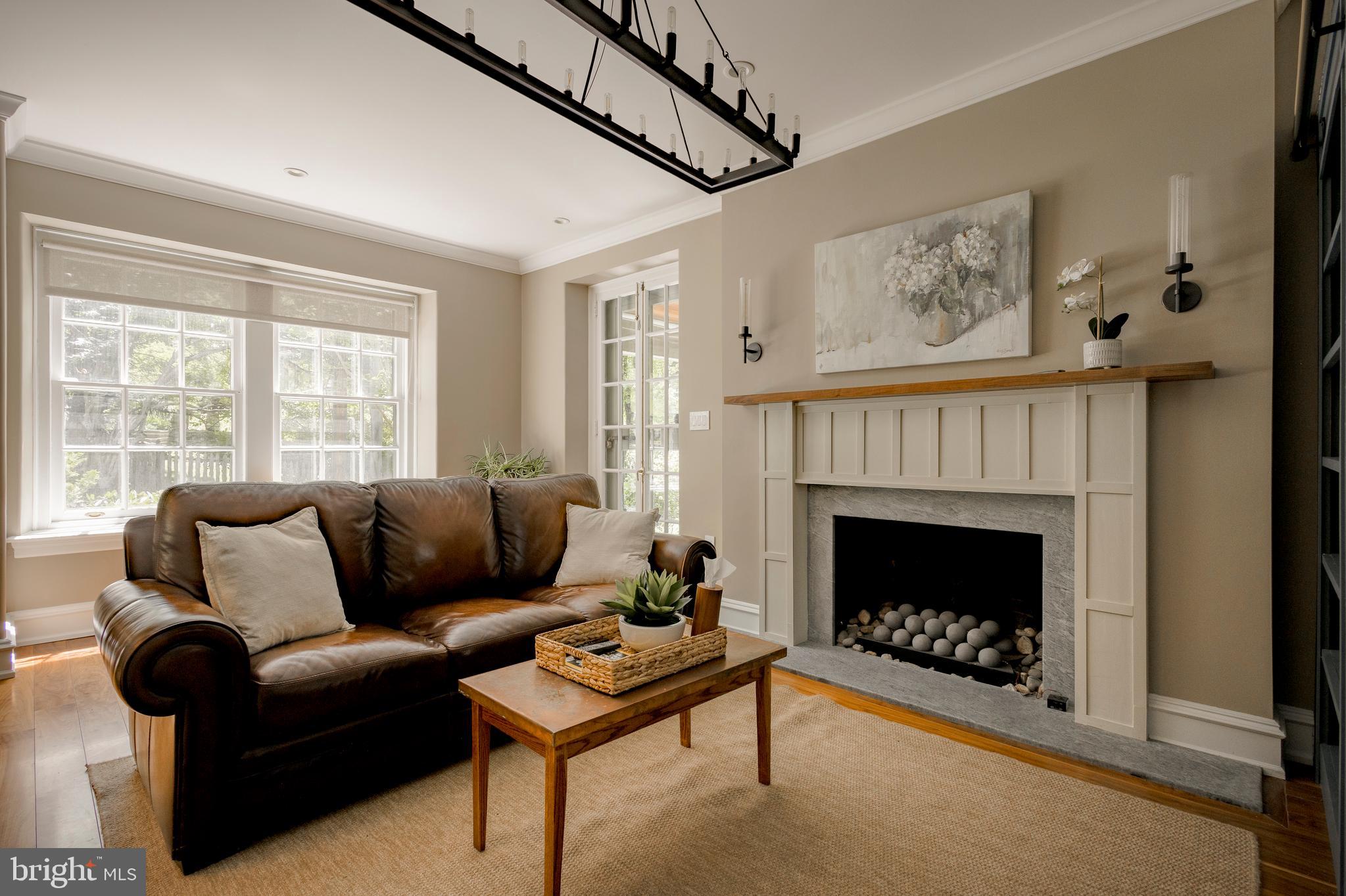 CHESTNUT HILL - Residential