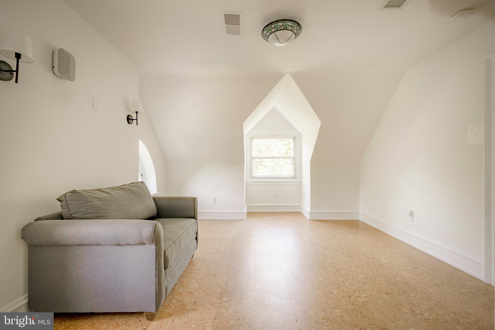 CHESTNUT HILL - Residential