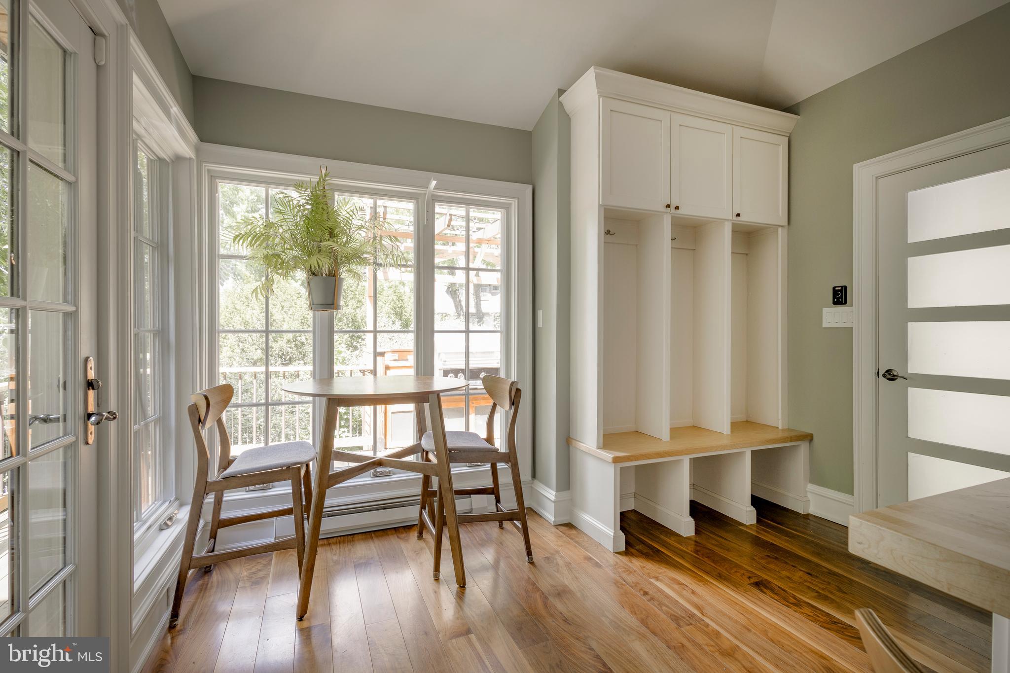 CHESTNUT HILL - Residential