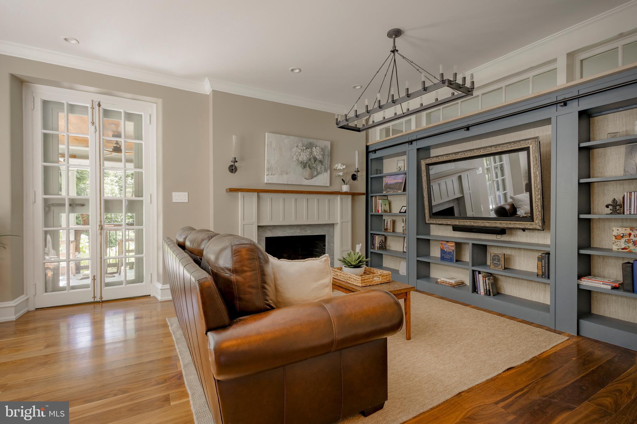 CHESTNUT HILL - Residential