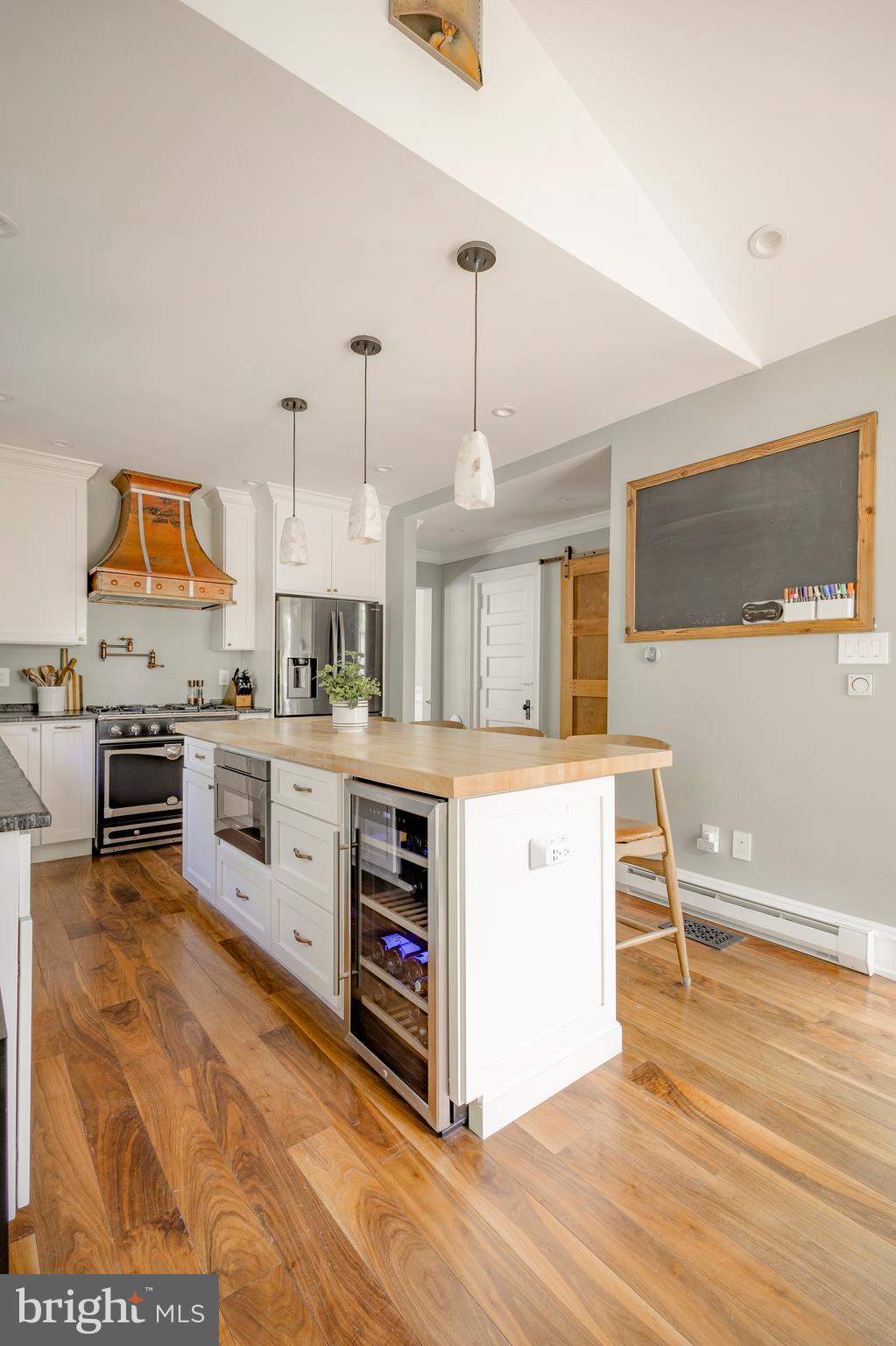 CHESTNUT HILL - Residential