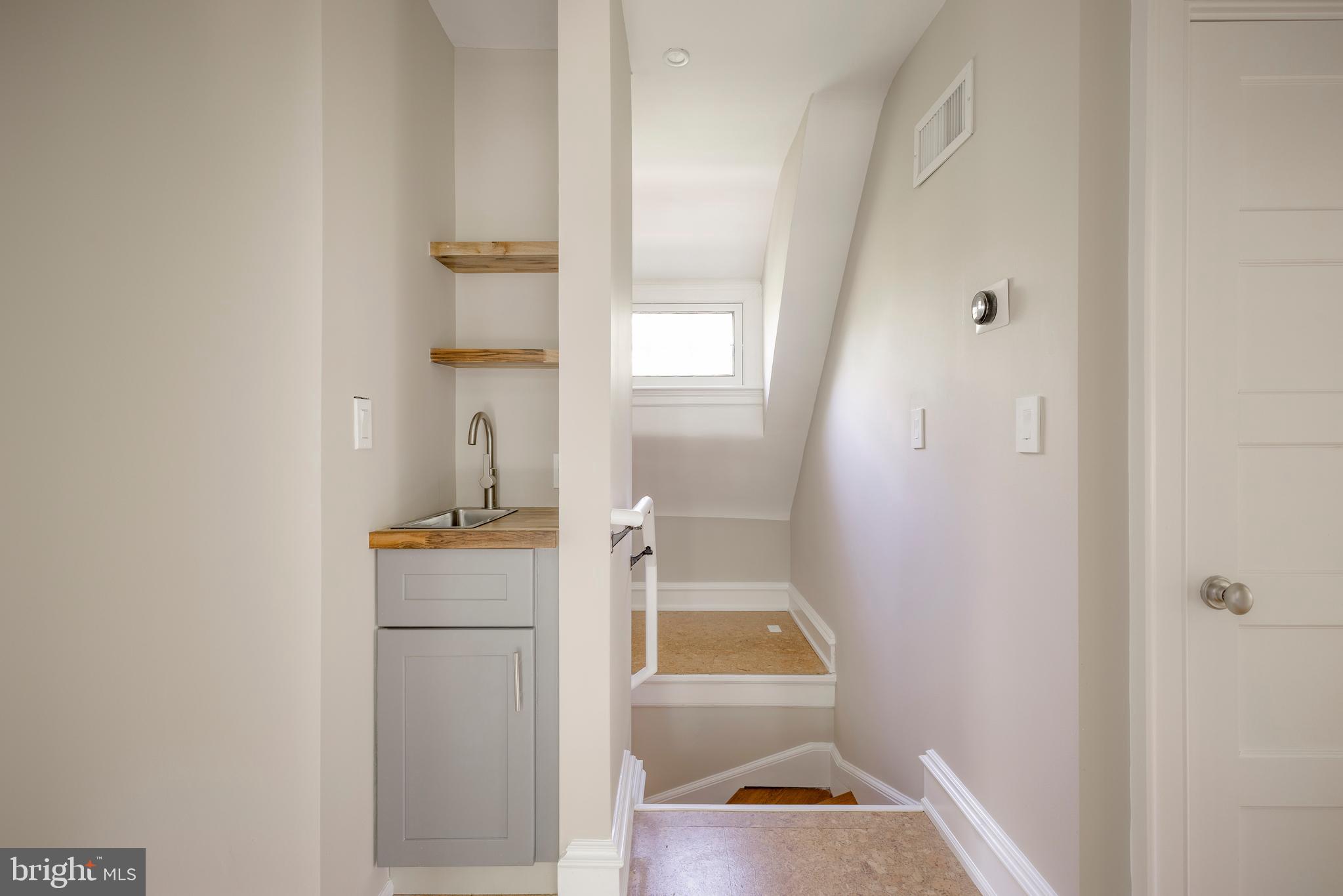 CHESTNUT HILL - Residential