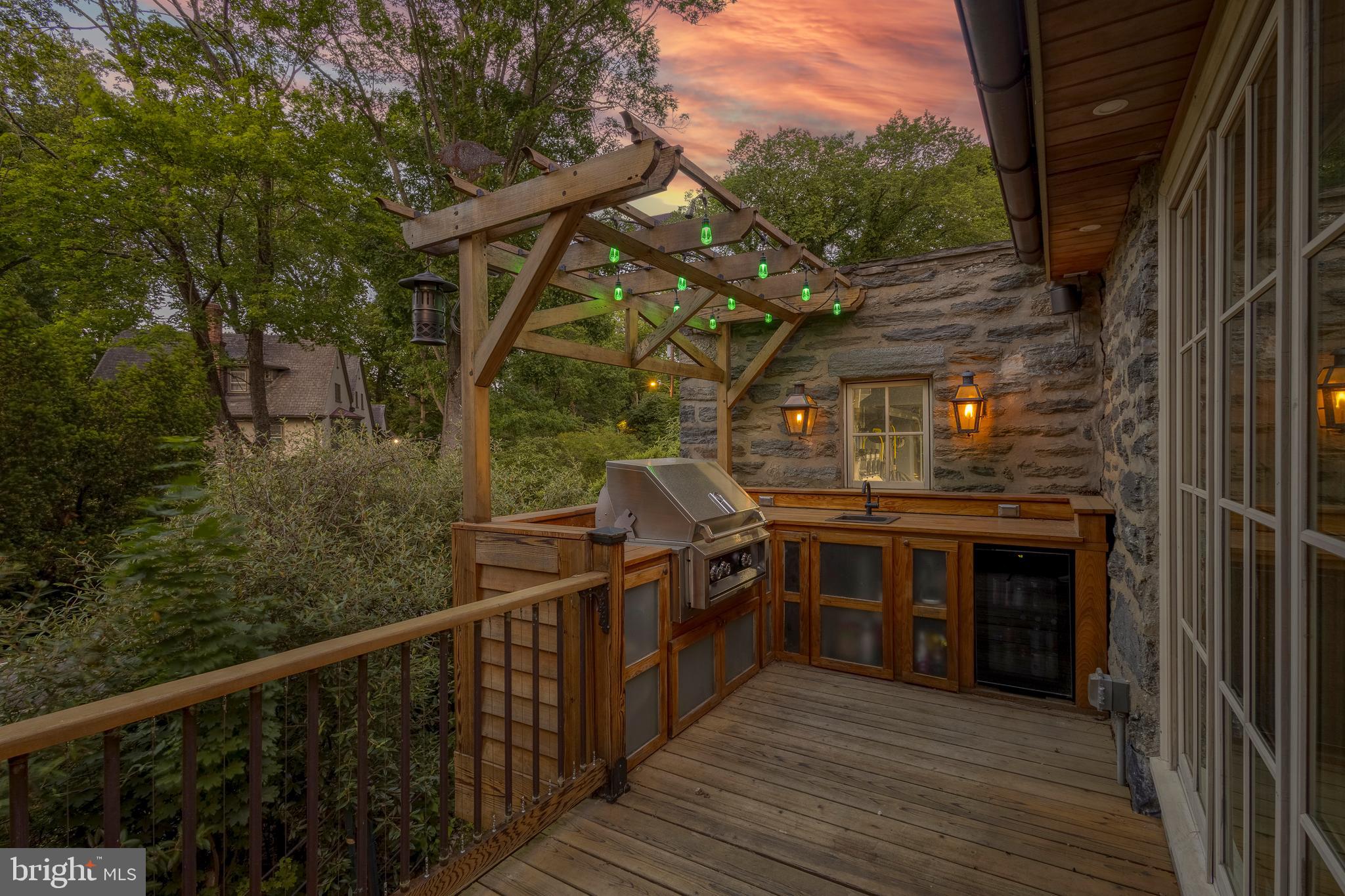 CHESTNUT HILL - Residential