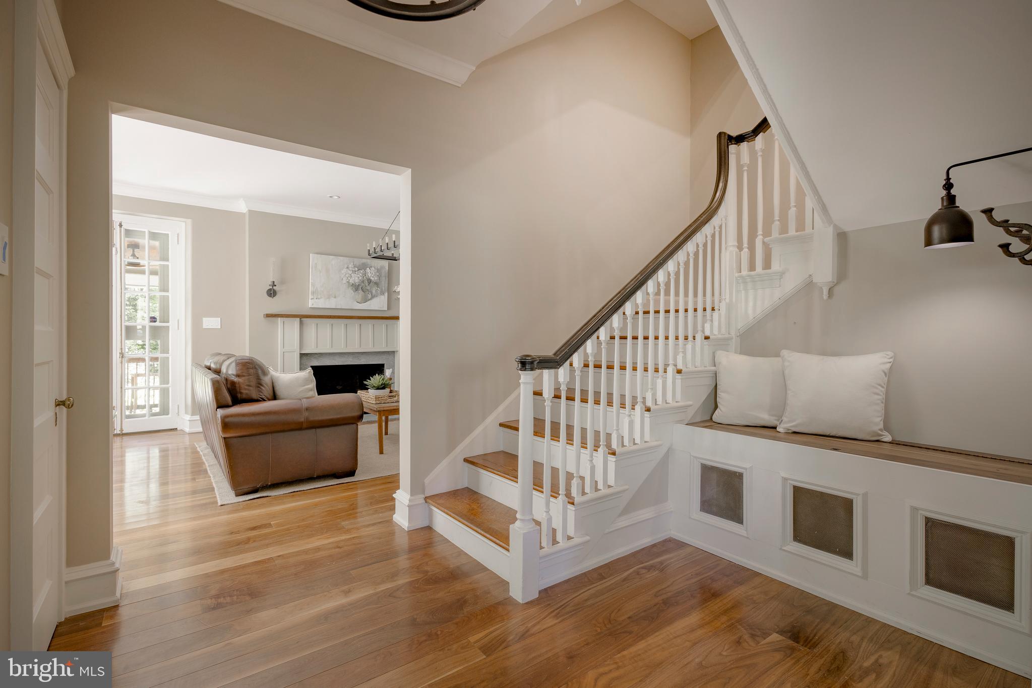 CHESTNUT HILL - Residential
