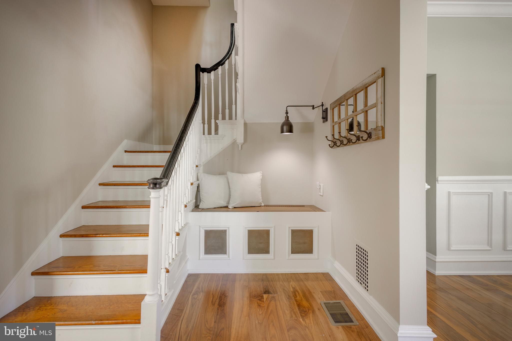 CHESTNUT HILL - Residential