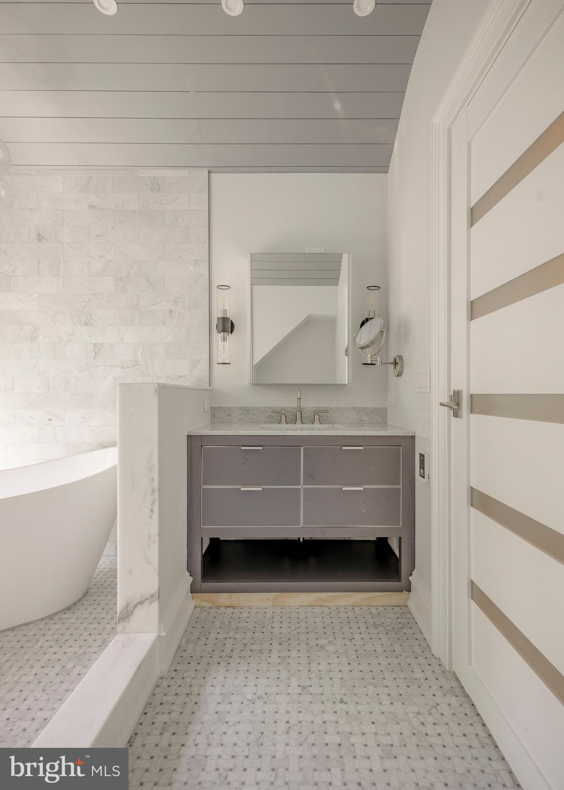 CHESTNUT HILL - Residential