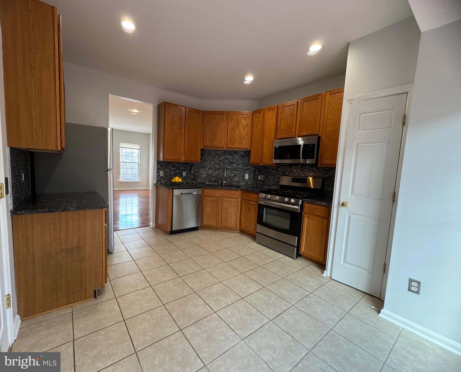 BARR HILL AT INVERNESS - Residential Lease
