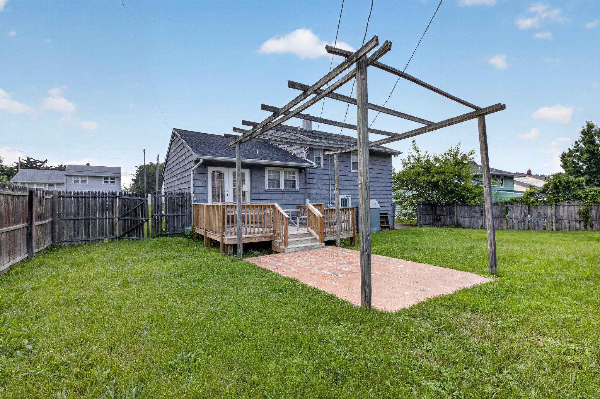 OVERVIEW GARDENS - Residential