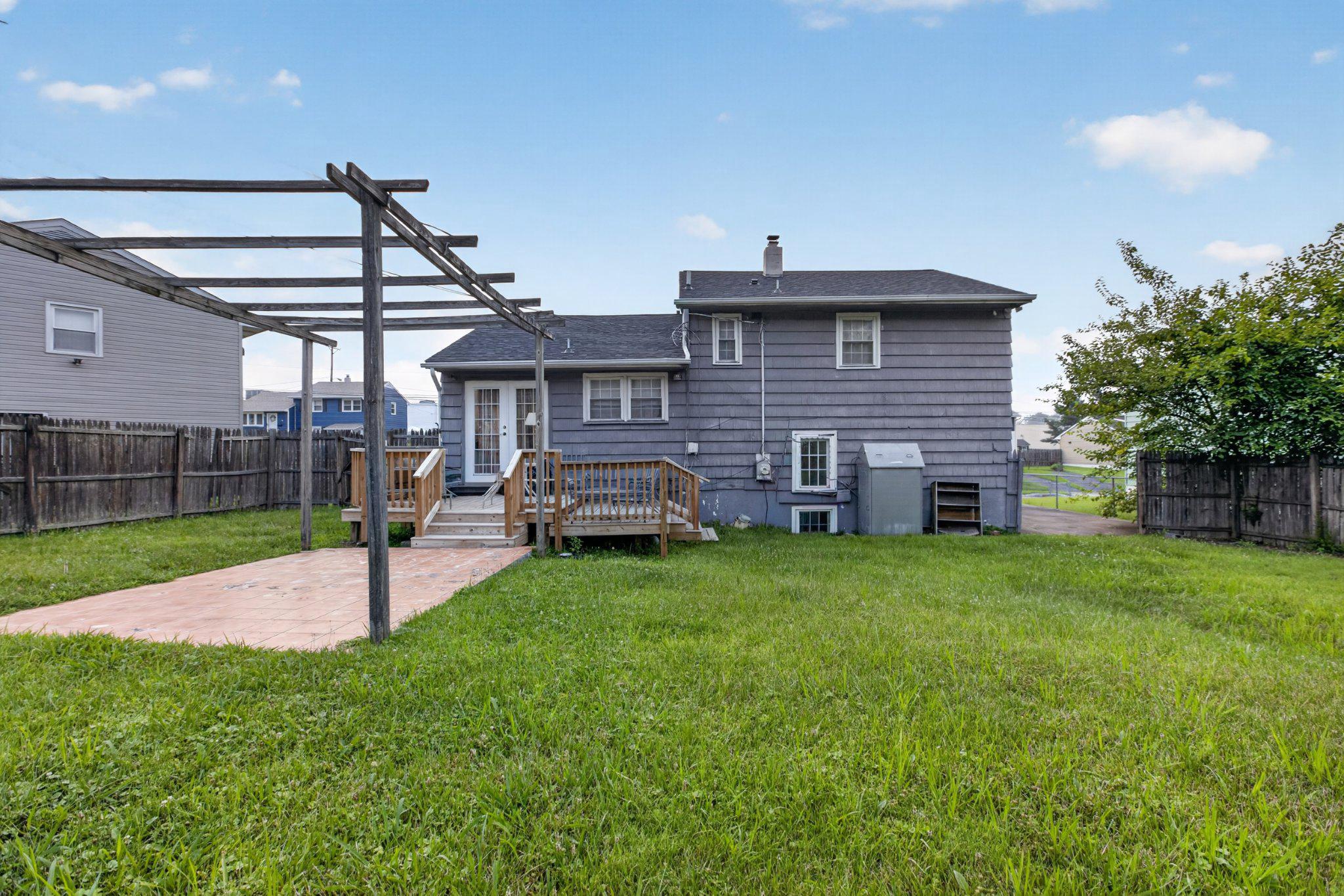 OVERVIEW GARDENS - Residential