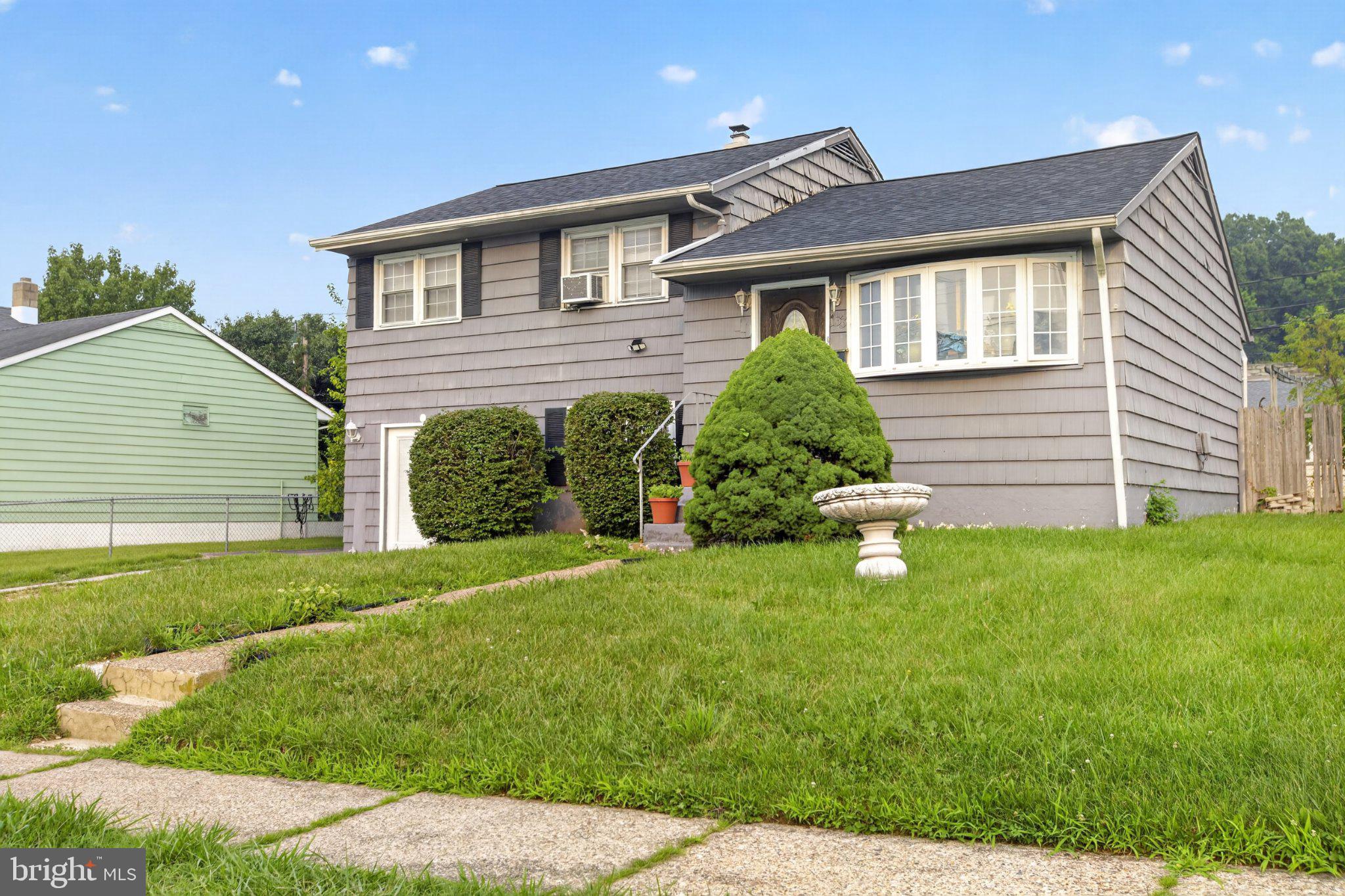OVERVIEW GARDENS - Residential