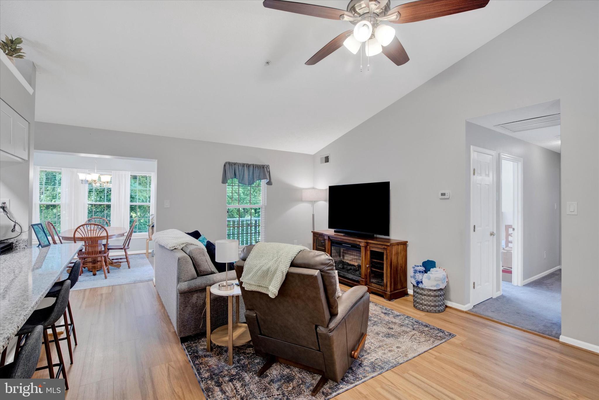 BRENTWOOD CONDO - Residential