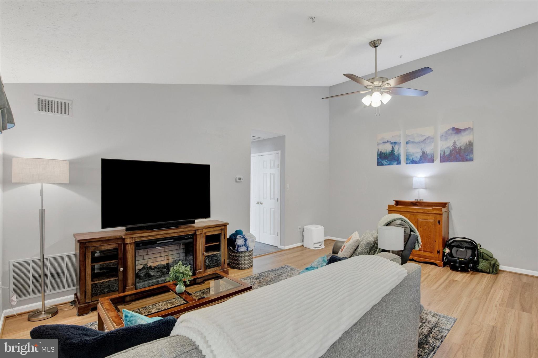 BRENTWOOD CONDO - Residential