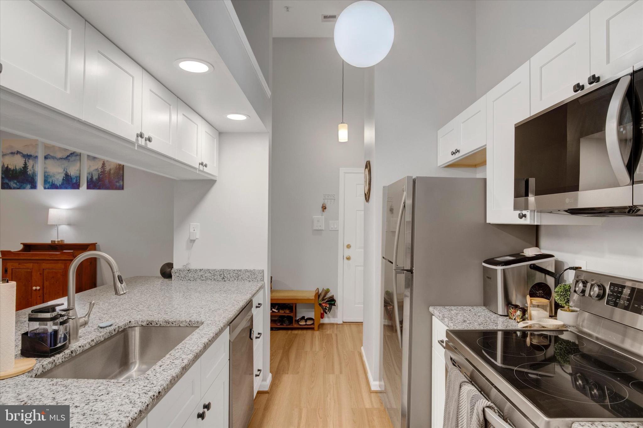 BRENTWOOD CONDO - Residential