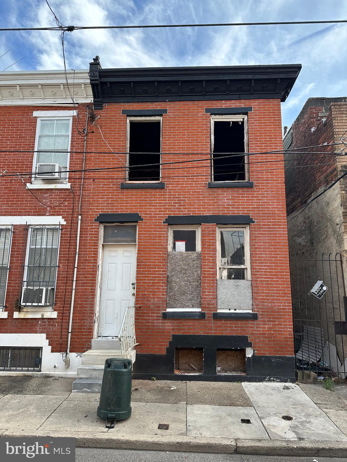 Investor Special, Complete Shell on a great block in the heart of Newbold. This is your next project. 
Home has no rear wall. Bring your contractor. Located just steps away from Ultimo Coffee, Broad St, South Philadelphia Tap Room, Newbold Exchange, Second District Brewing and just a short stroll to booming East Passyunk Ave.