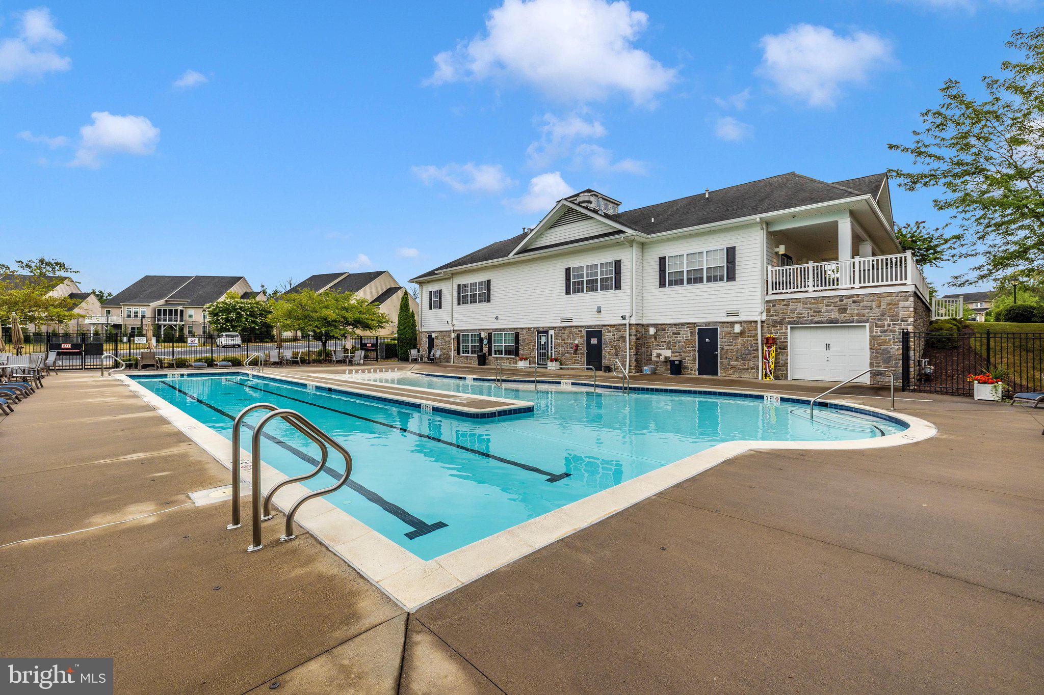 SIGNATURE CLUB AT GREENVIEW - Residential