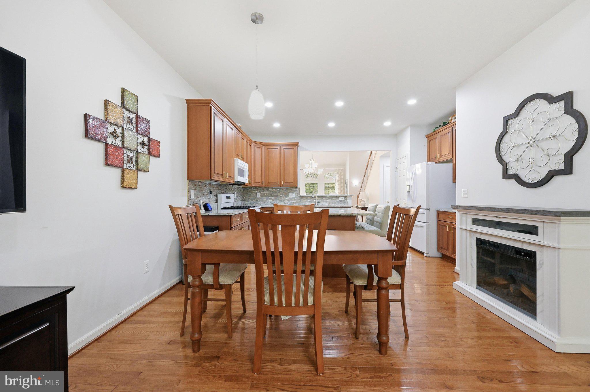 SIGNATURE CLUB AT GREENVIEW - Residential