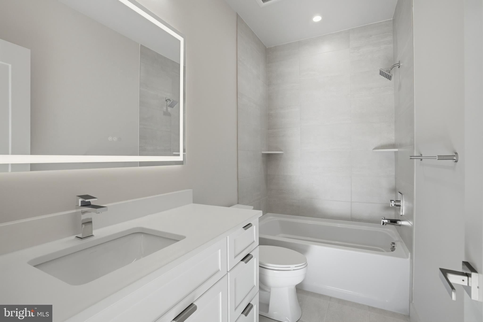 WESTHAMPTON - Residential