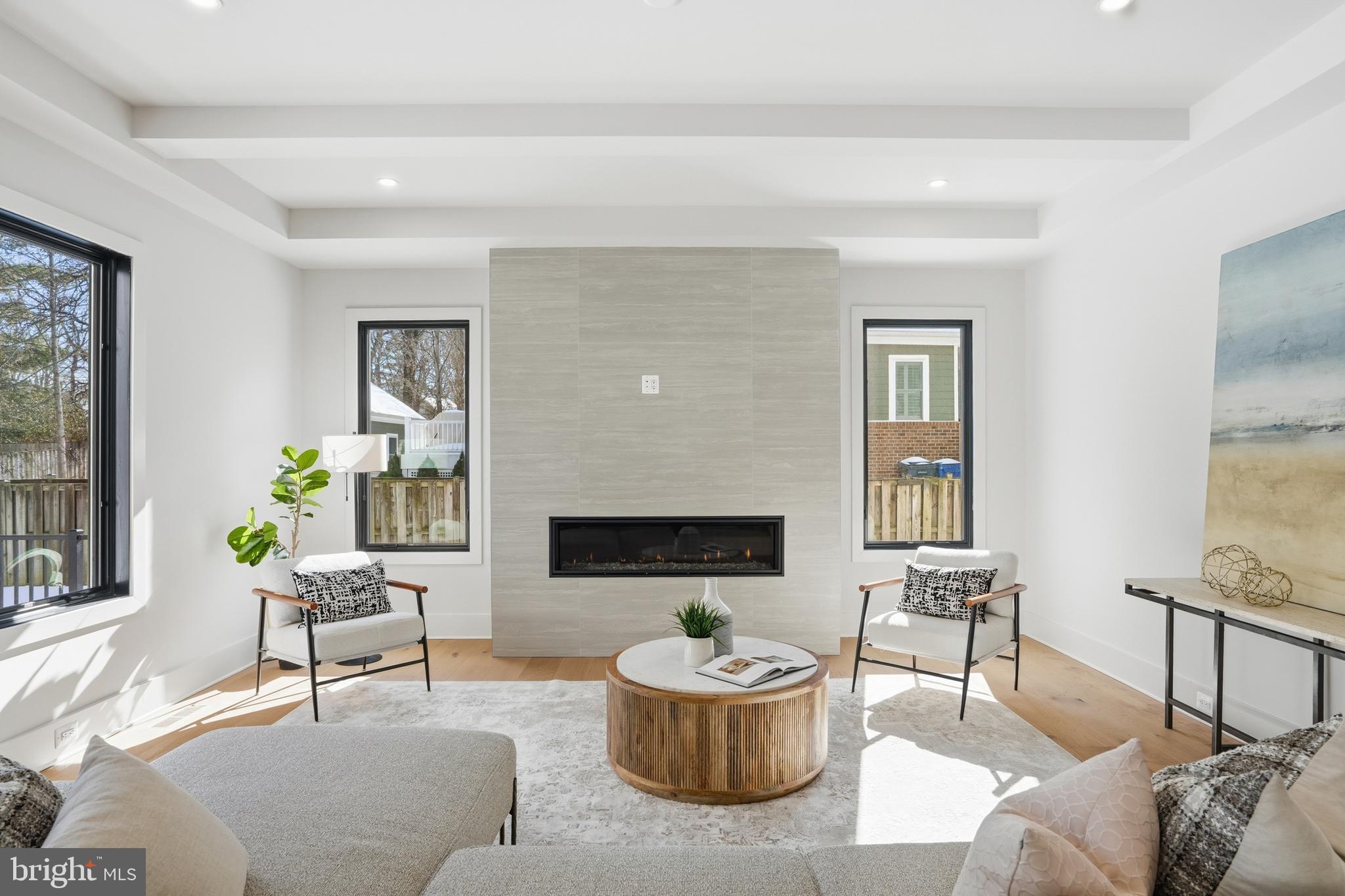 WESTHAMPTON - Residential