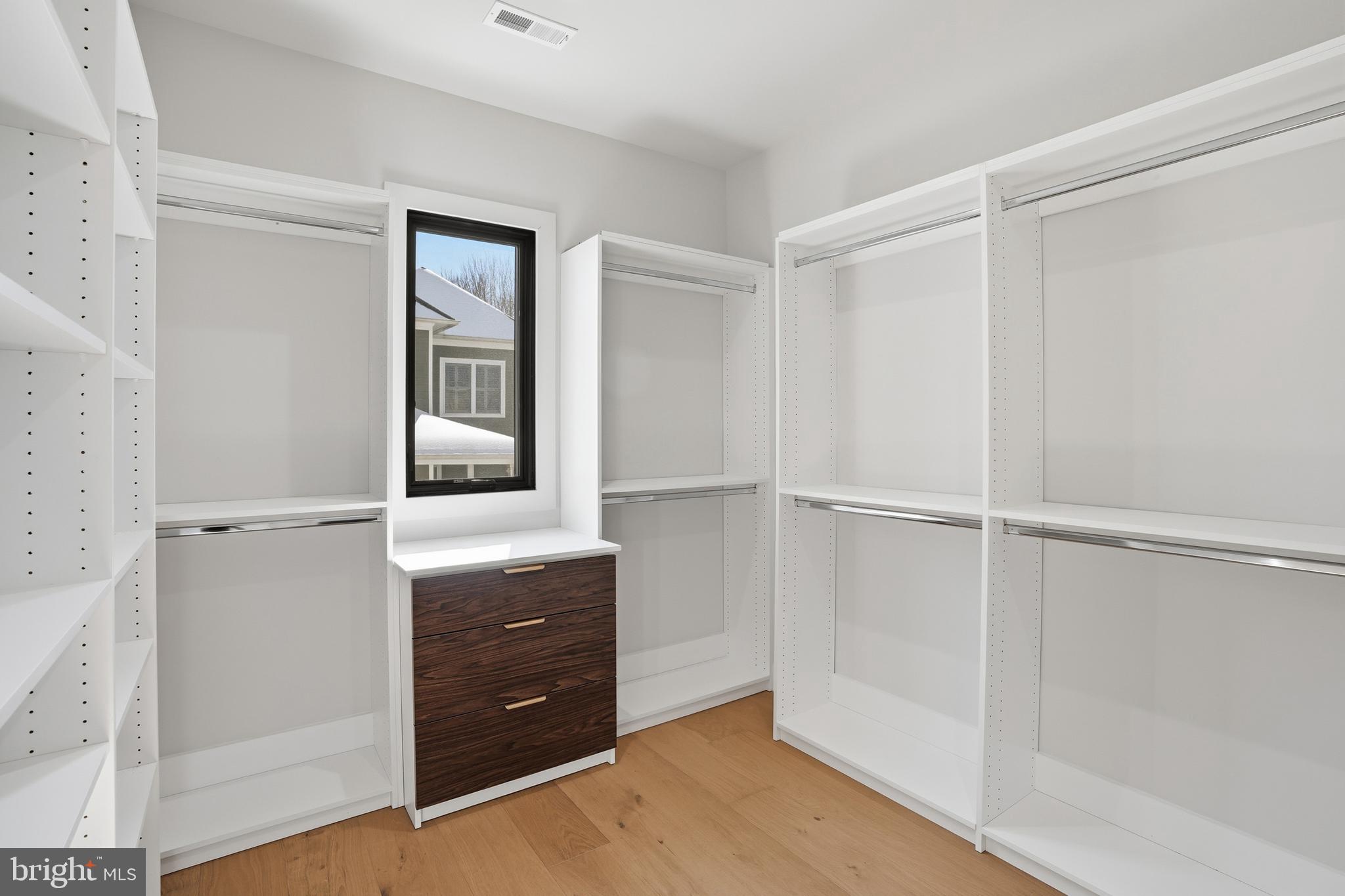 WESTHAMPTON - Residential