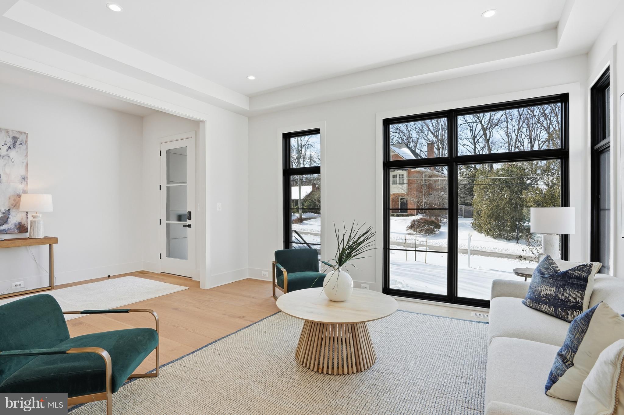 WESTHAMPTON - Residential