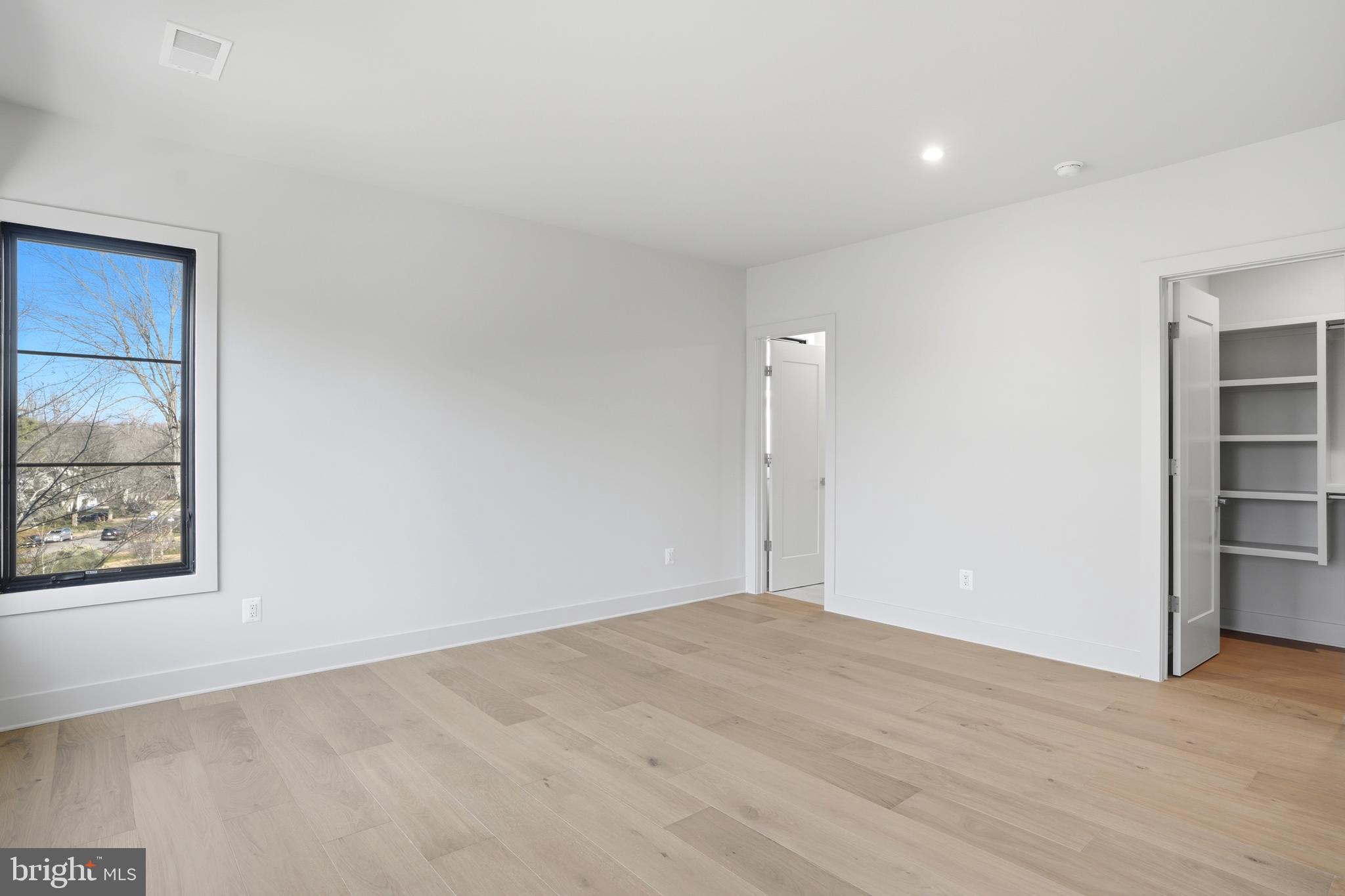 WESTHAMPTON - Residential