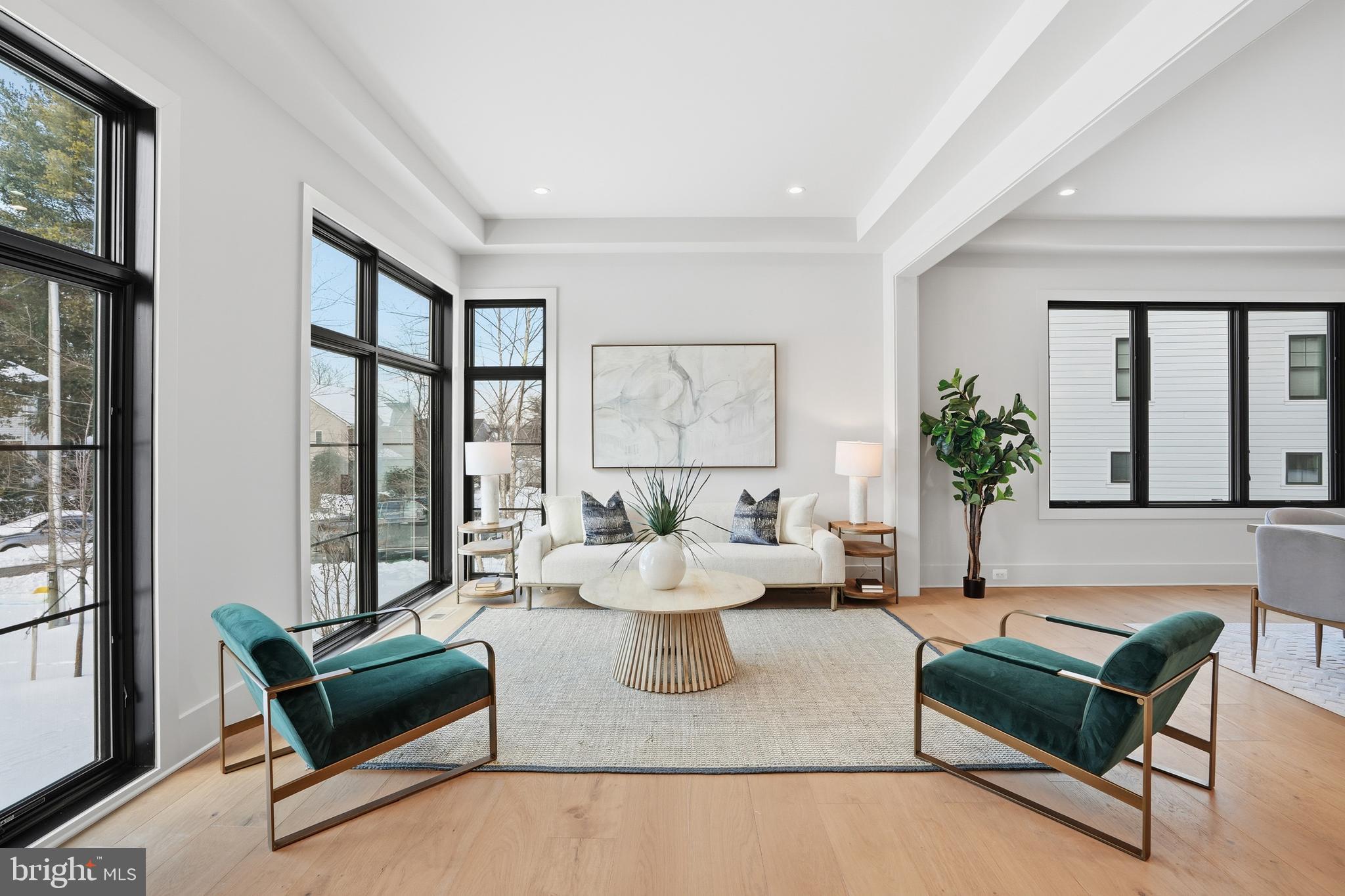 WESTHAMPTON - Residential