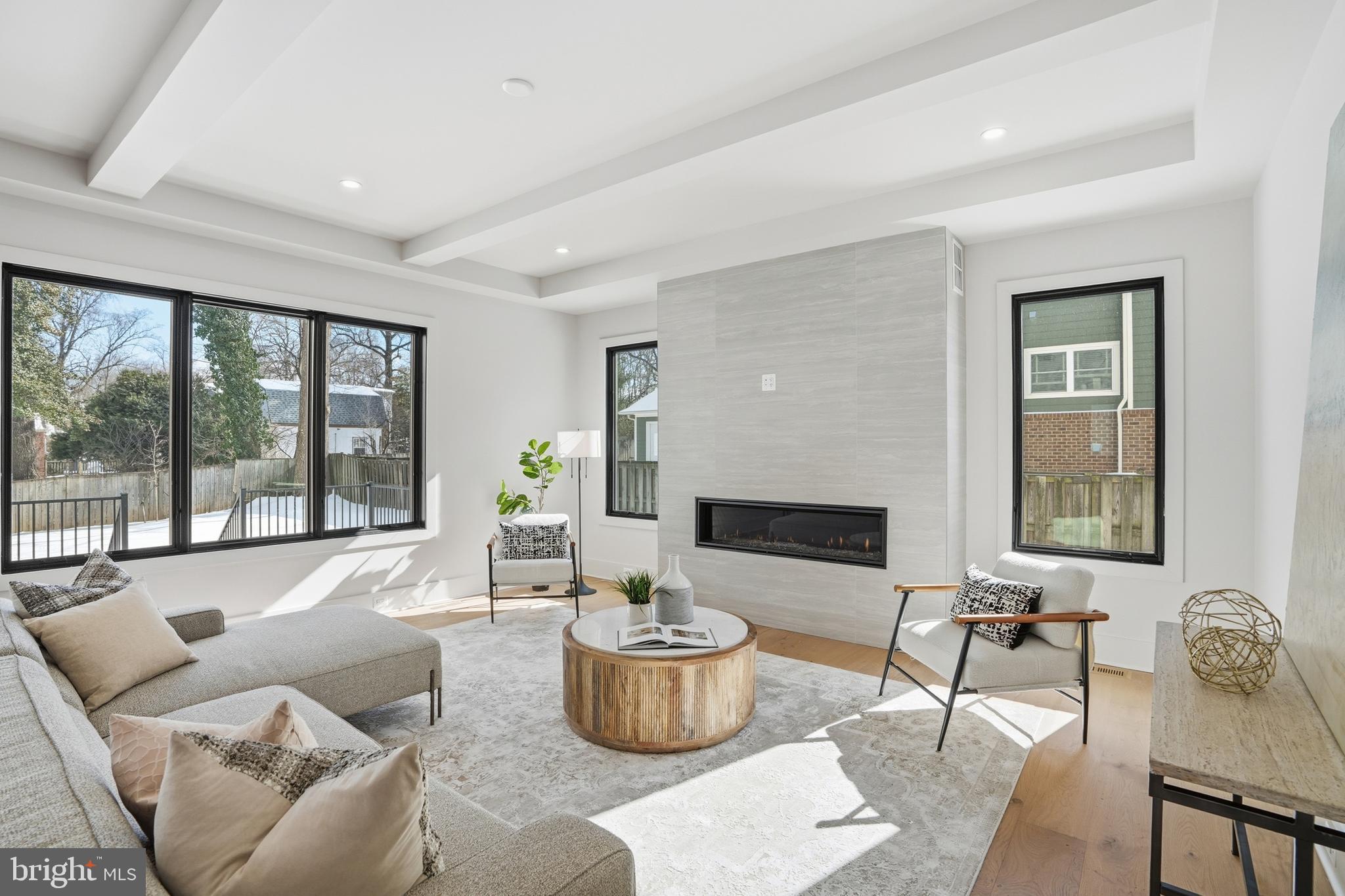 WESTHAMPTON - Residential