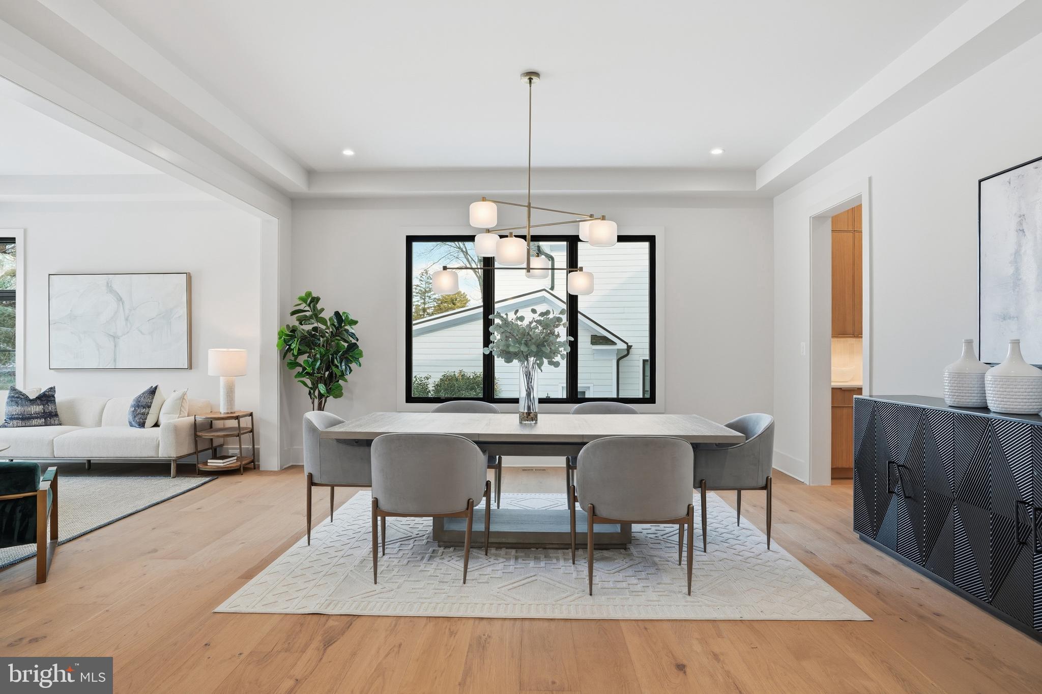 WESTHAMPTON - Residential