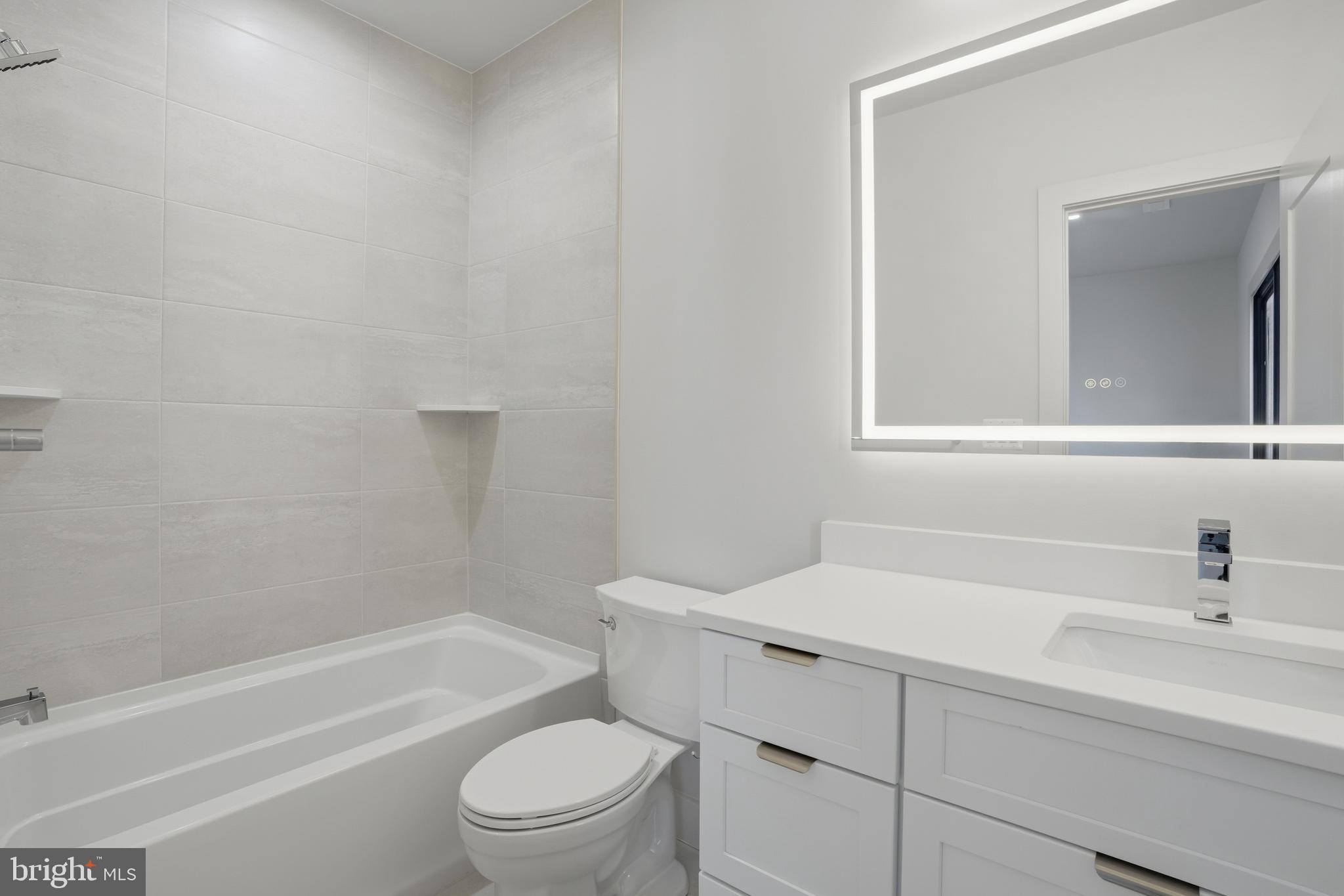 WESTHAMPTON - Residential