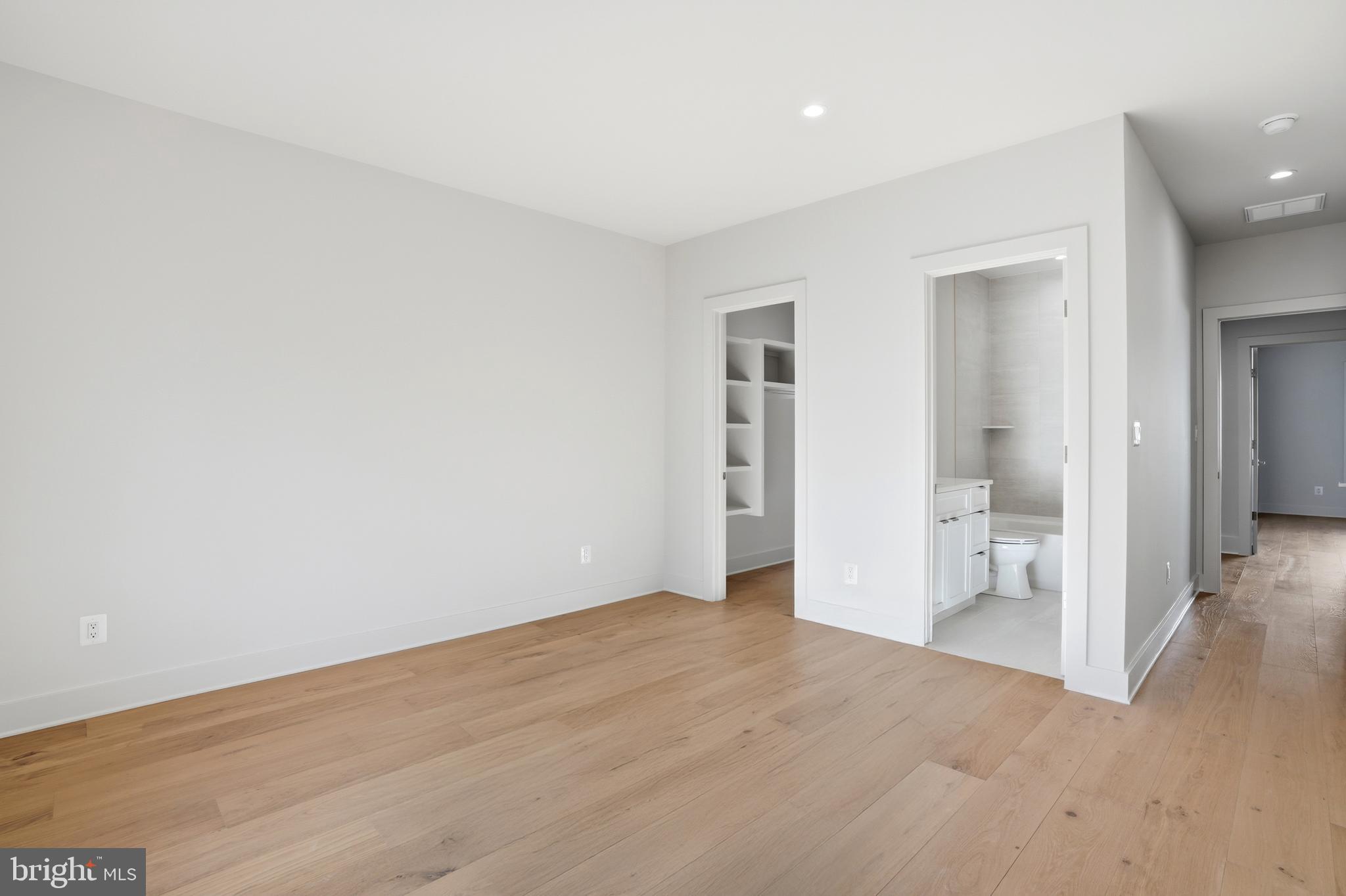 WESTHAMPTON - Residential
