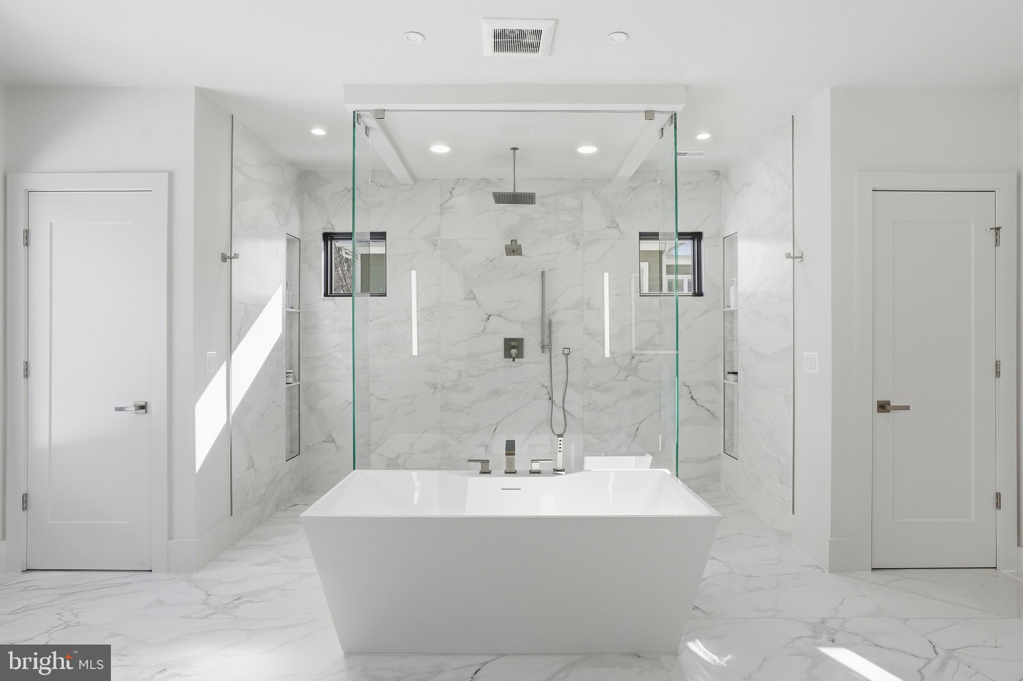 WESTHAMPTON - Residential