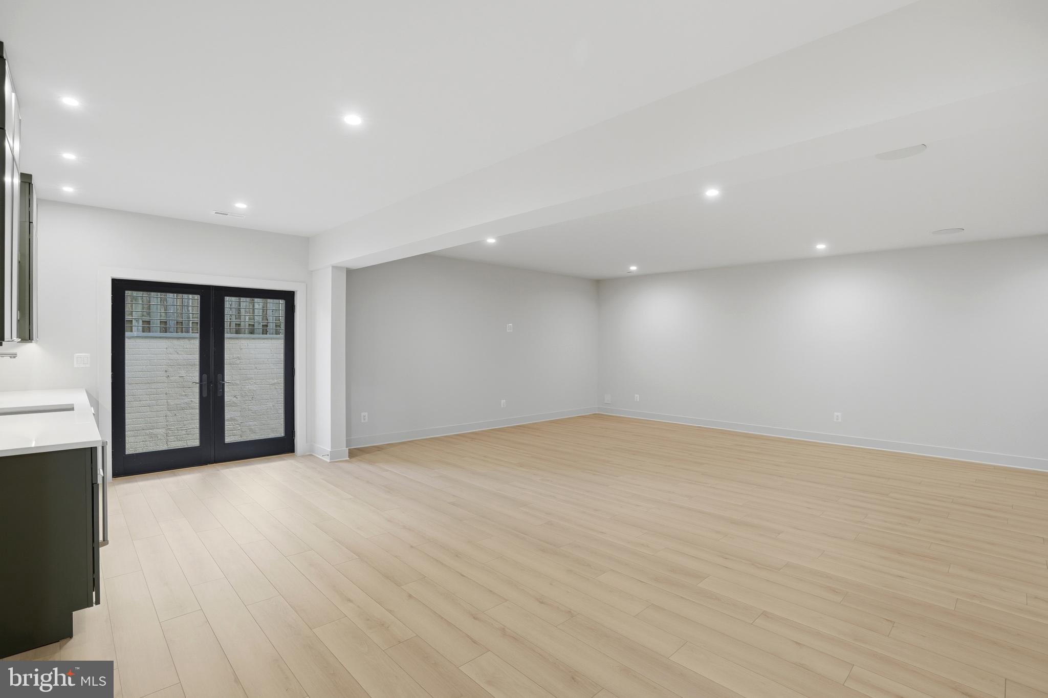 WESTHAMPTON - Residential