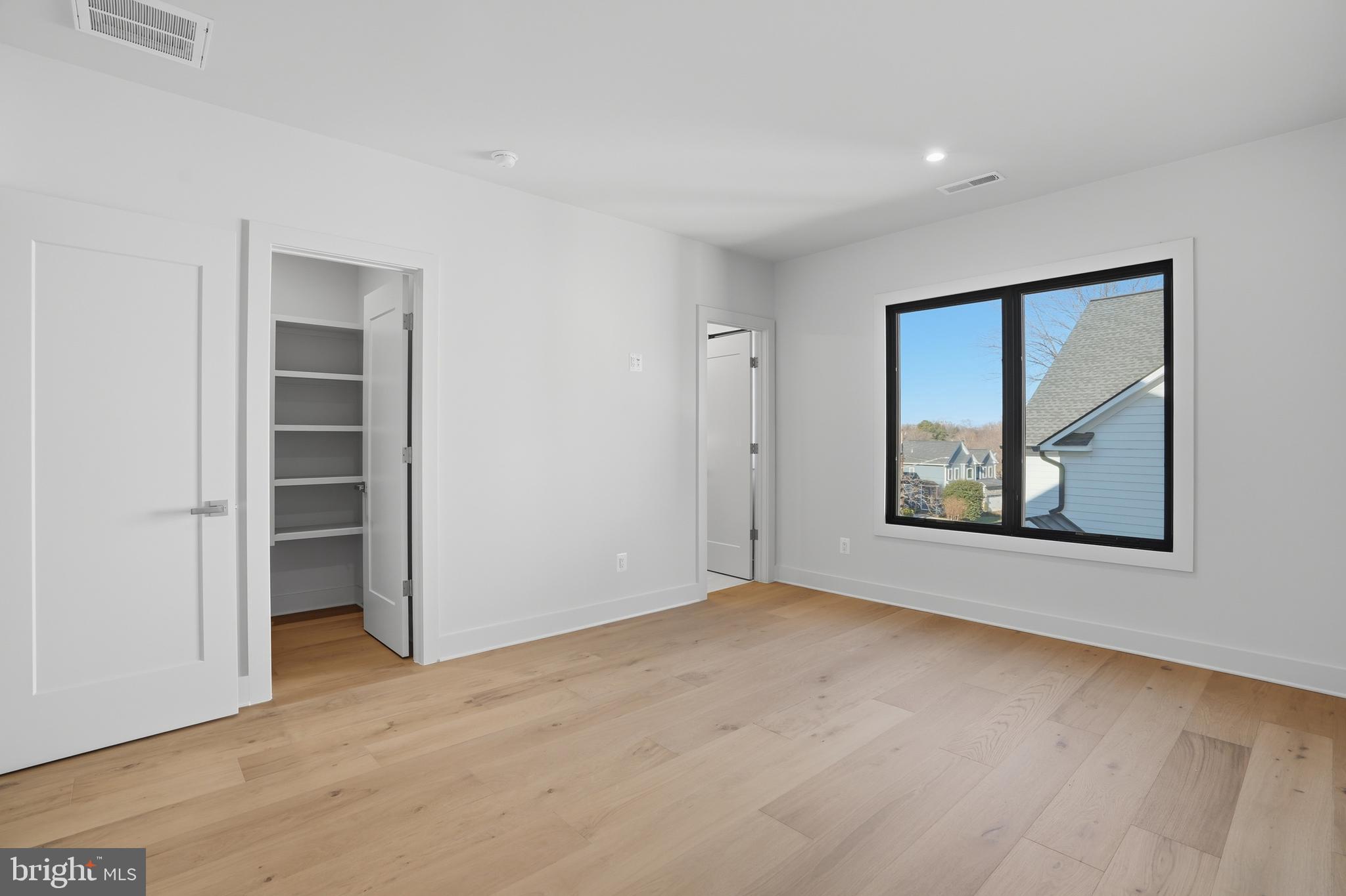 WESTHAMPTON - Residential