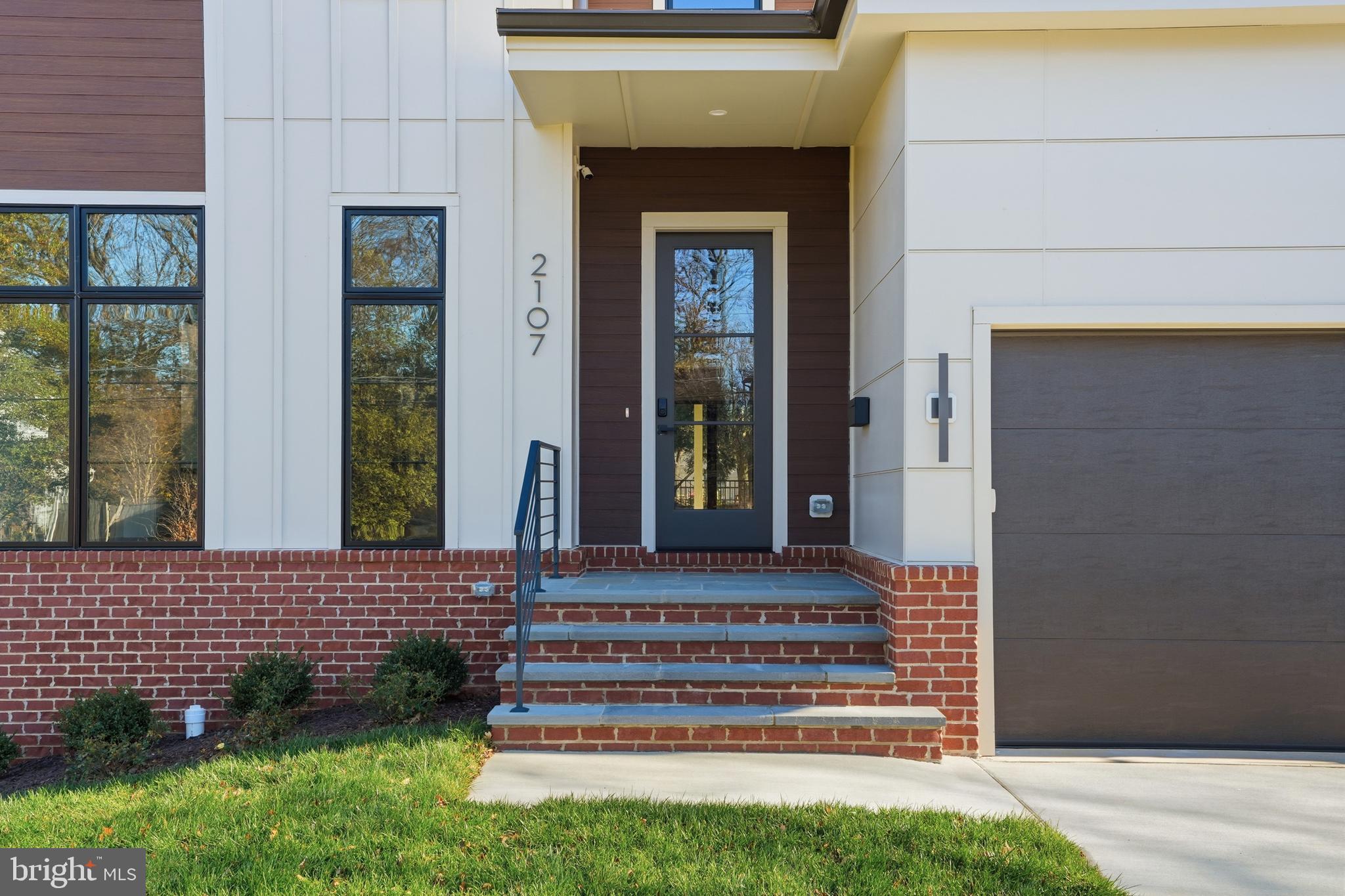 WESTHAMPTON - Residential