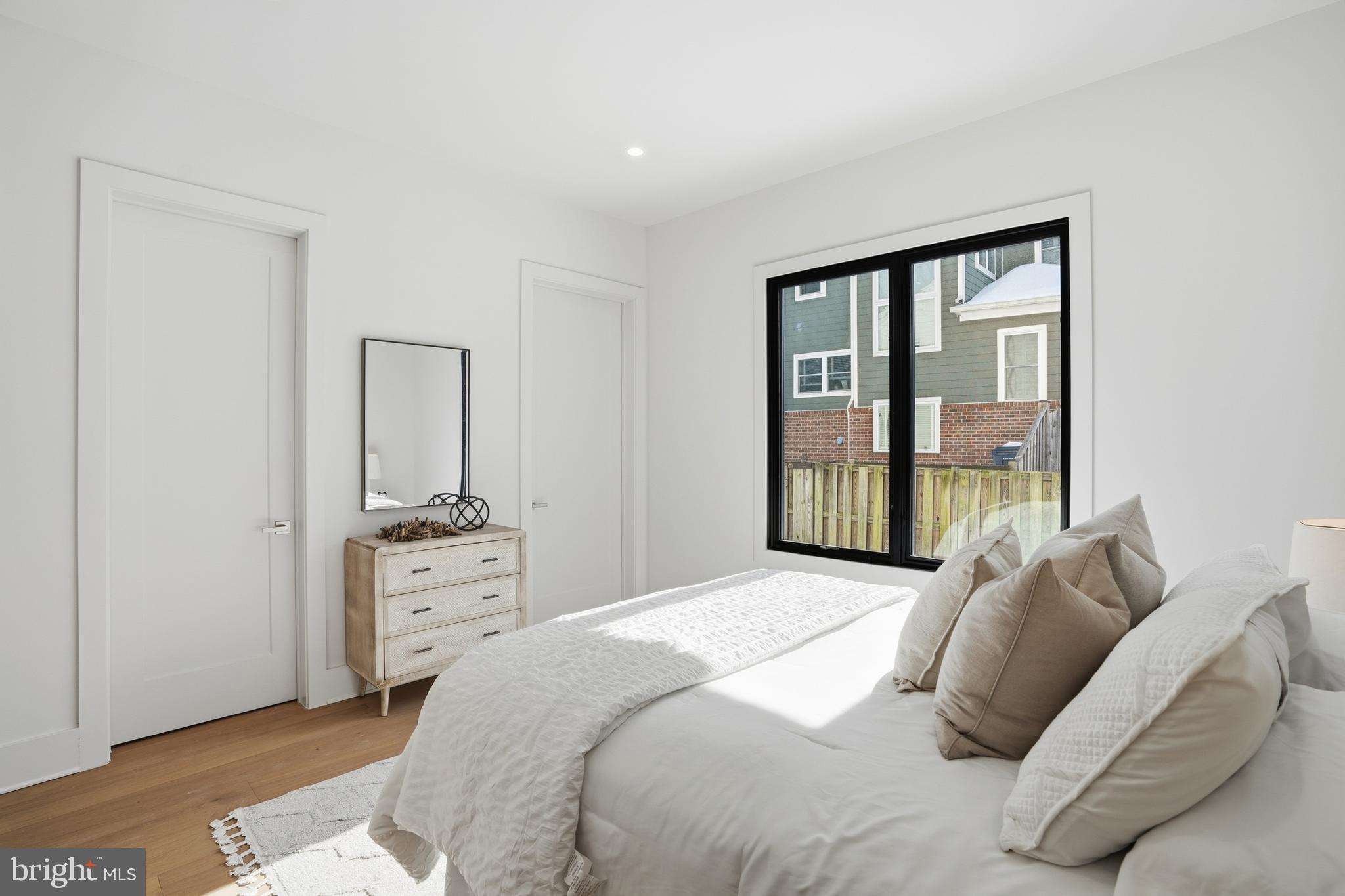 WESTHAMPTON - Residential