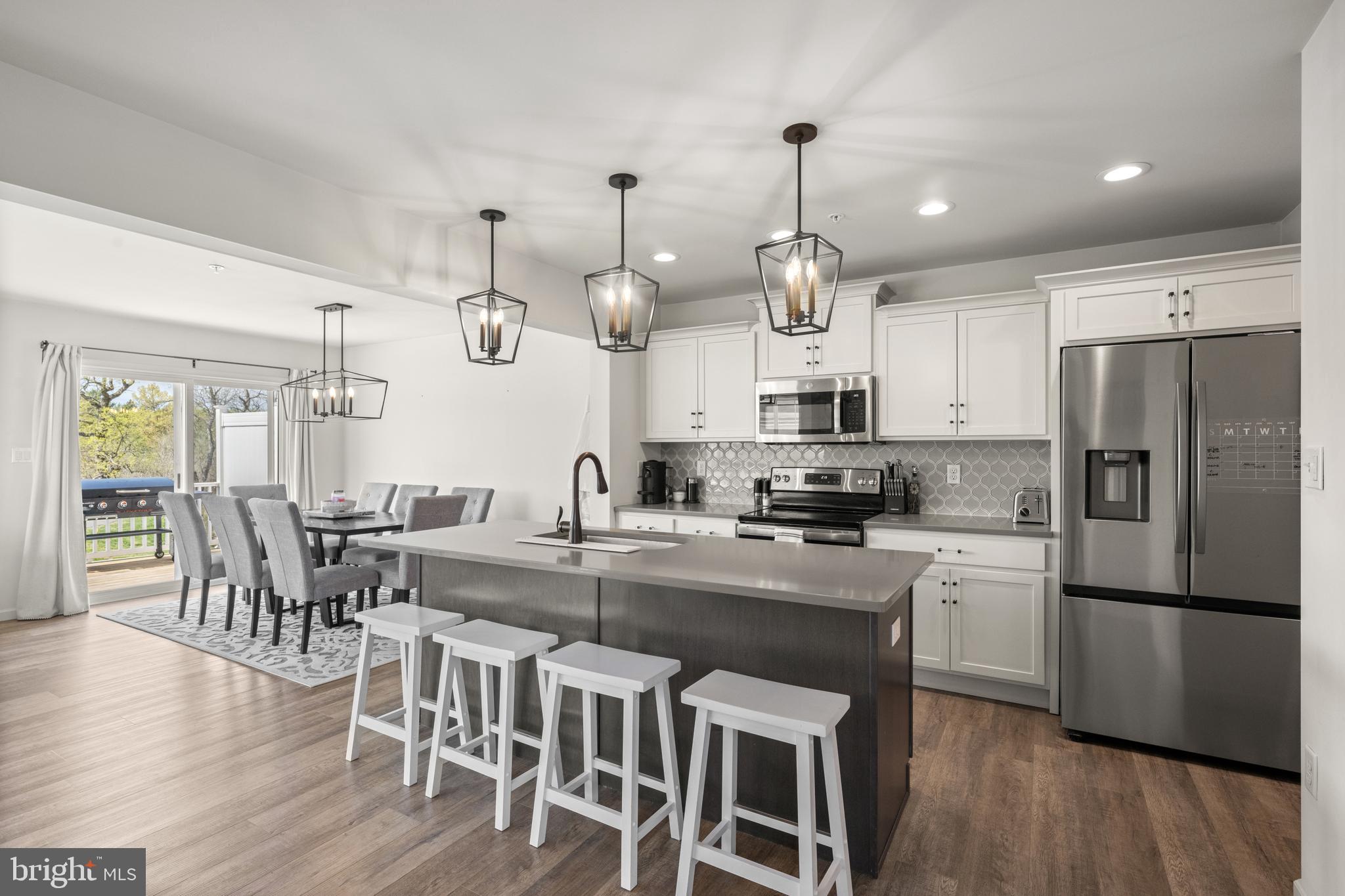 ROLLING MEADOWS - Residential