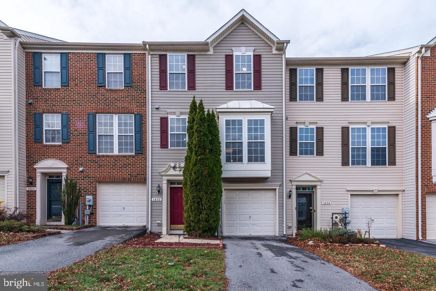 VILLAGES OF DORCHESTER - Residential Lease