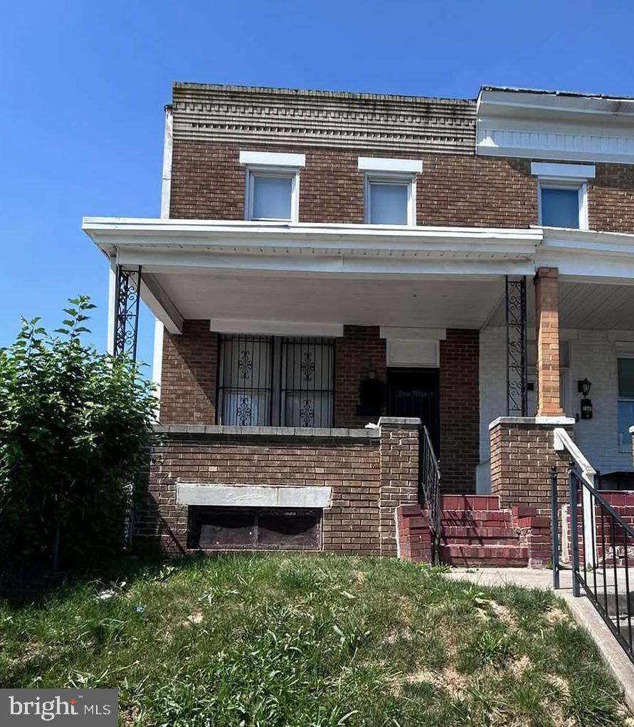 Investor & House Hacker Opportunity! Offered at $270,000, this 4-unit multifamily property is packed with upside! Featuring one income-producing unit (lease through November 2026) and three vacant units ready for your vision, this is your chance to renovate, lease at market rents, or live in one unit while generating income from the others. Estimated  $27K NOI, 10% cap rate, and tremendous value-add potential make this an attractive addition to any portfolio. Conveniently located near major commuter routes, shopping, schools, parks, and public transportation. Seller financing available (for qualified buyers with acceptable down payment). Don't miss this opportunity to unlock the full potential of this multifamily investment!