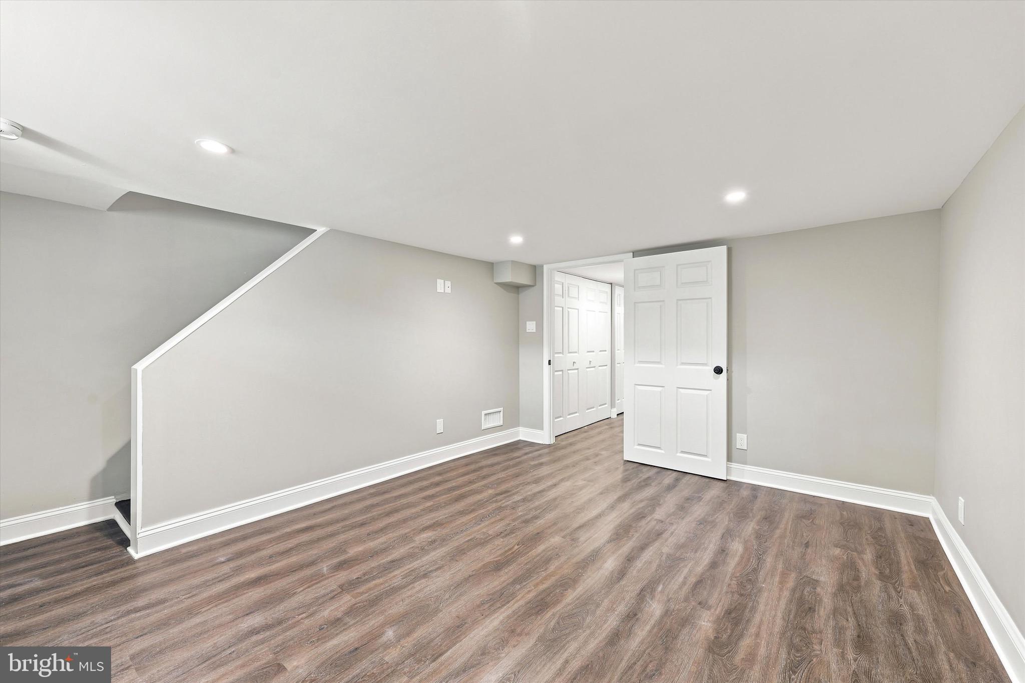 CLIFTON HEIGHTS - Residential