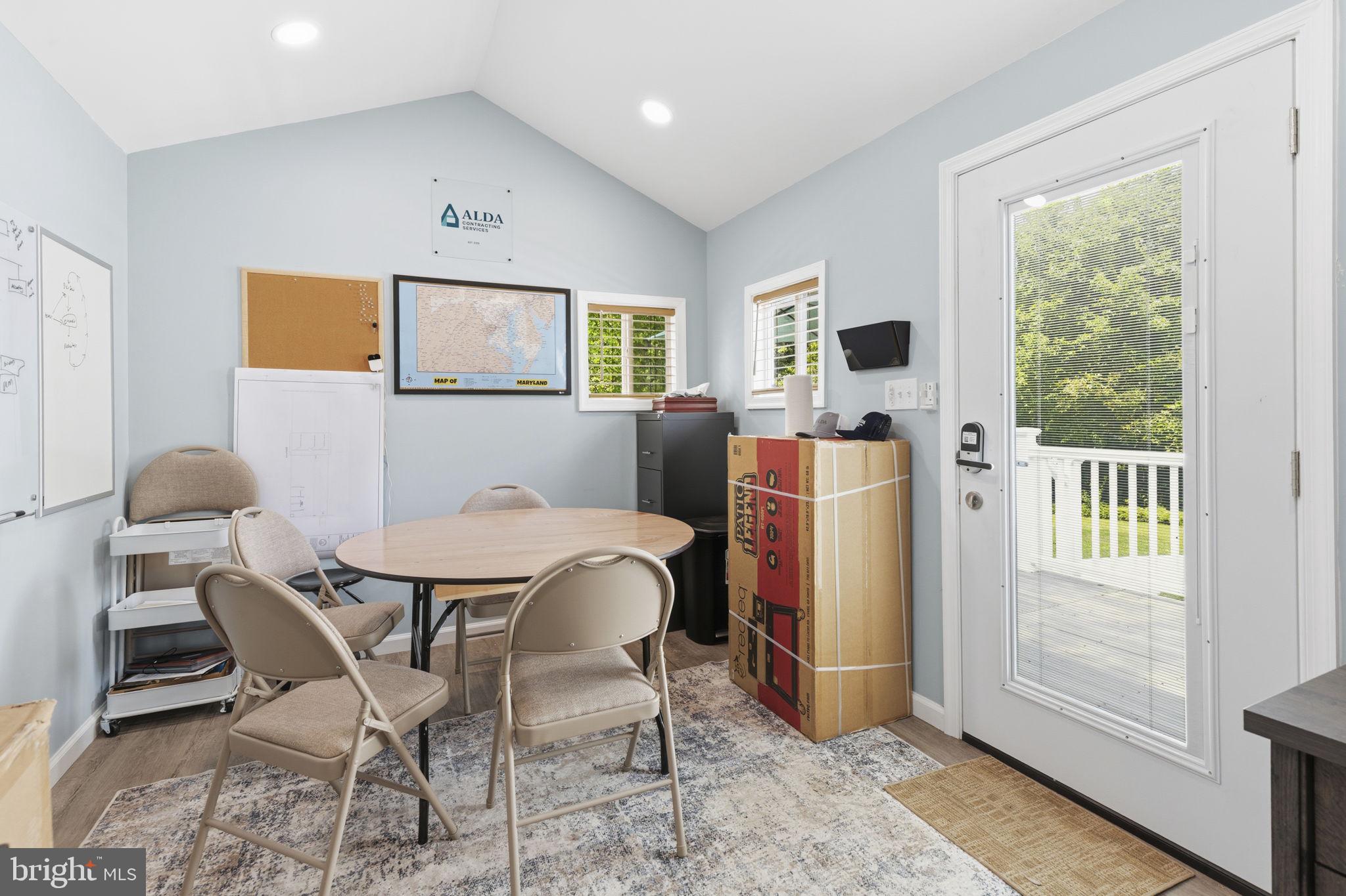 WHITE OAKS - Residential