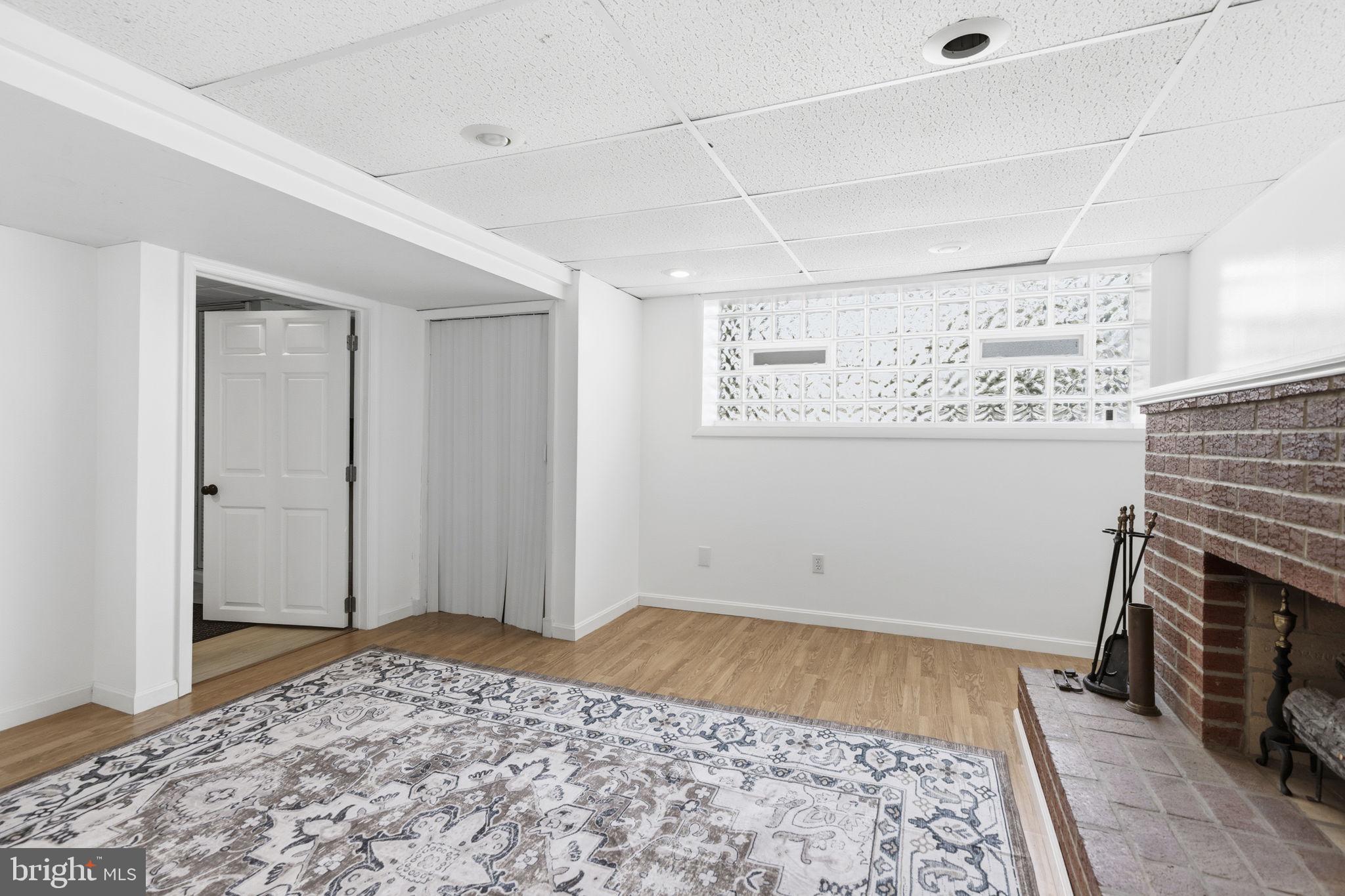 WHITE OAKS - Residential