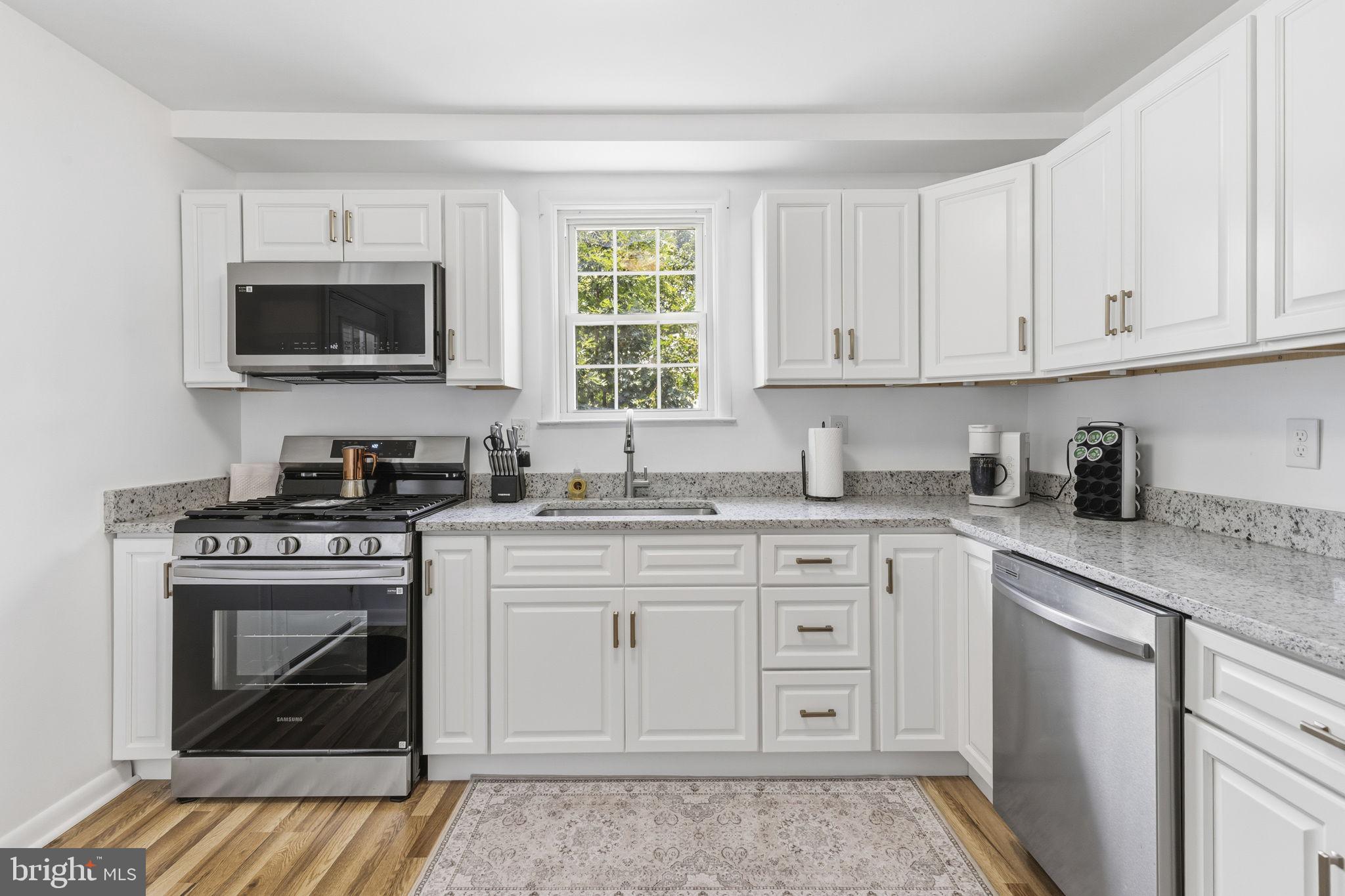 WHITE OAKS - Residential