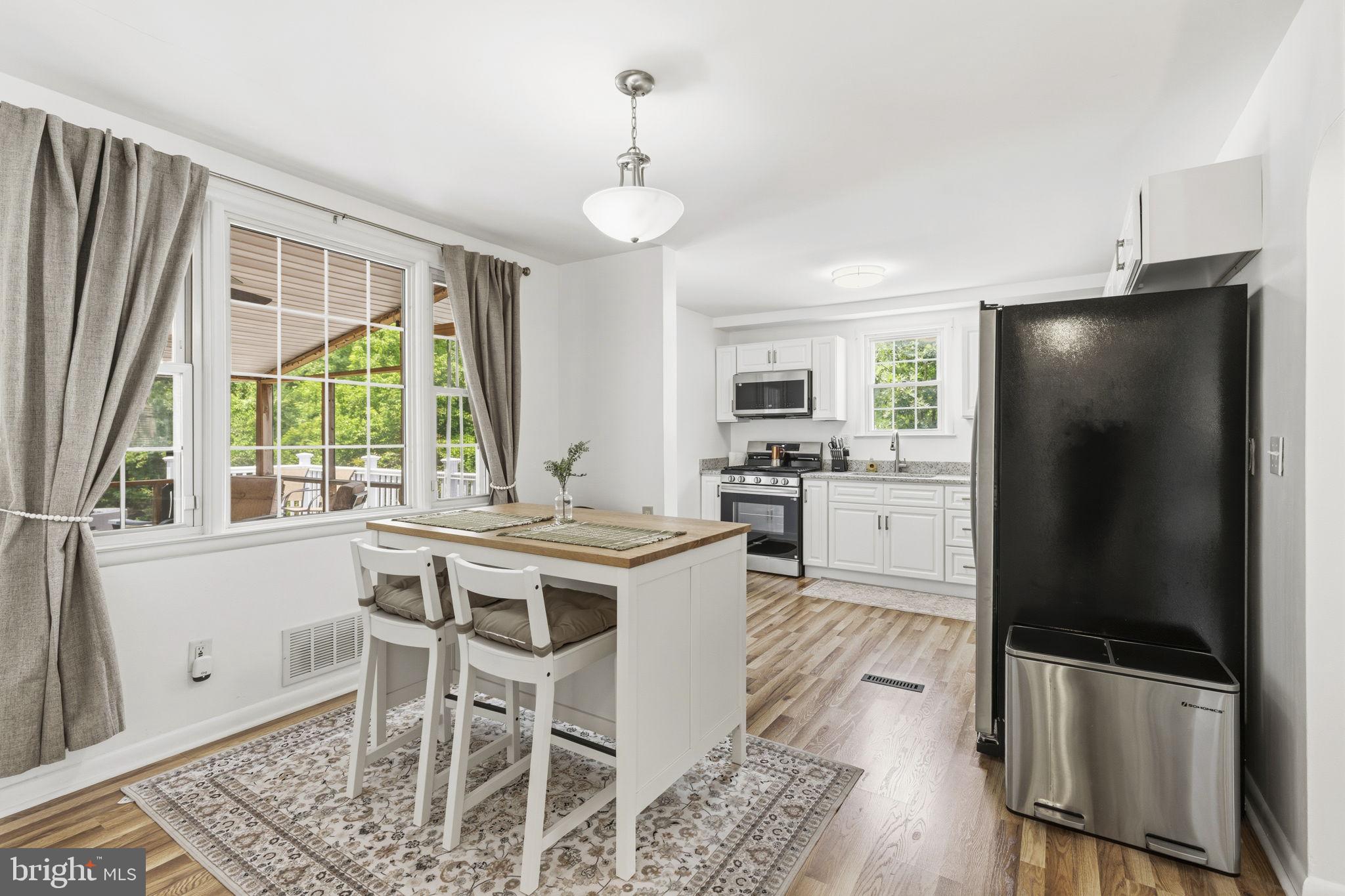 WHITE OAKS - Residential