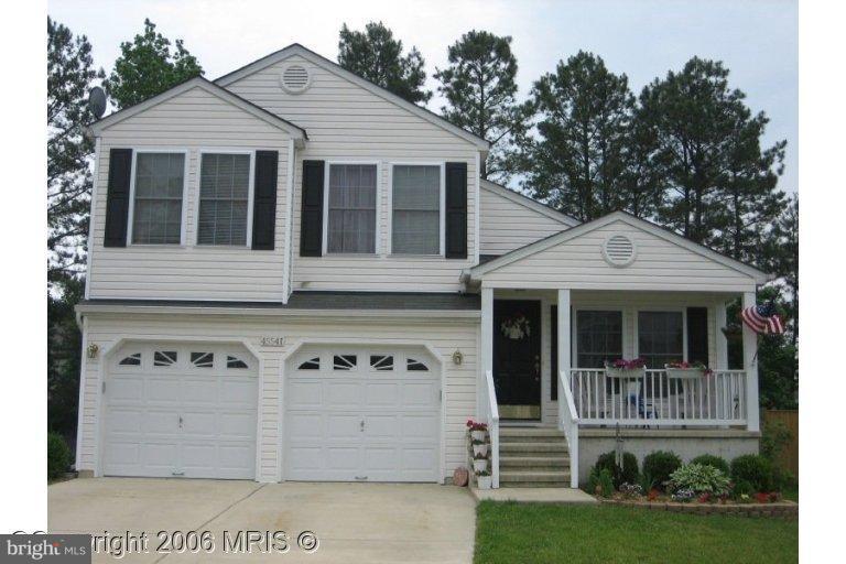 Very nice house, close to PAX River. 3 bedrooms, 2.5 baths, nice fenced in backyard. 2 car garage, concrete driveway. Living room/dinning room combo, family room. House will be painted after tenant leaves. Agents please give as much notice as u can, dog in house. Call CSS for showing appointments.