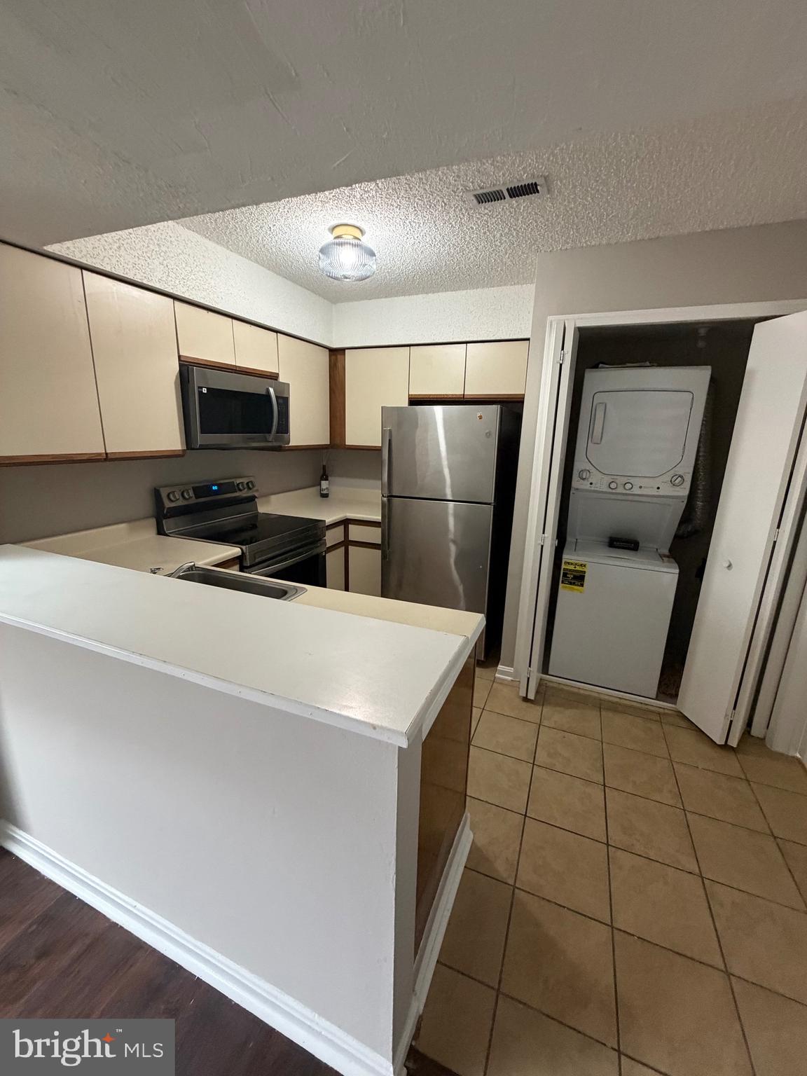THE TIERS OF LAUREL LAKE - Residential