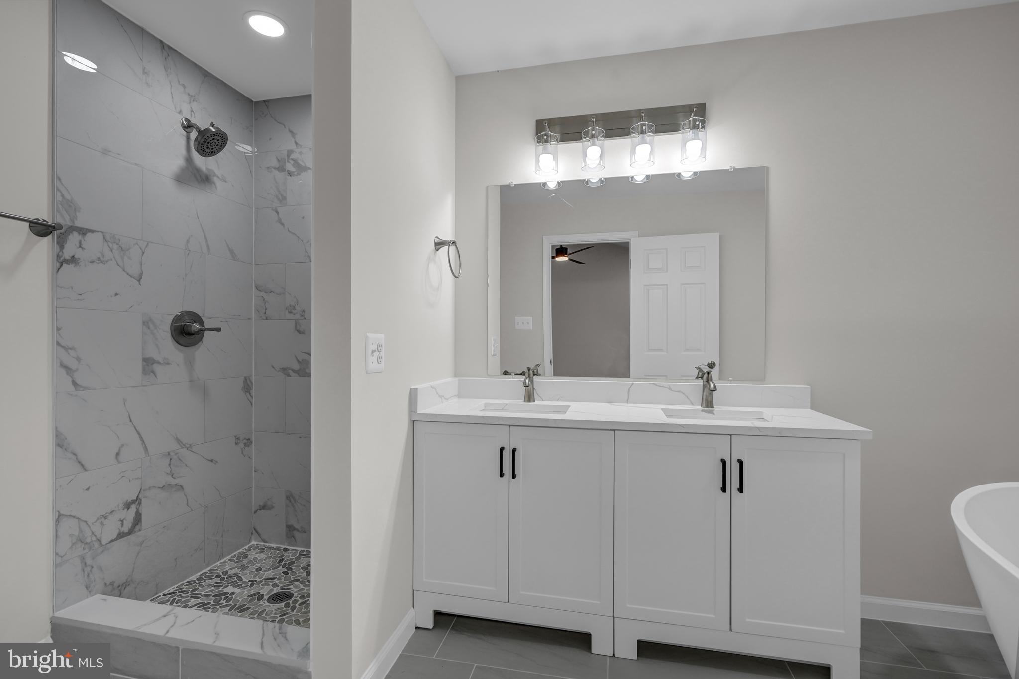 LAKE RIDGE - Residential