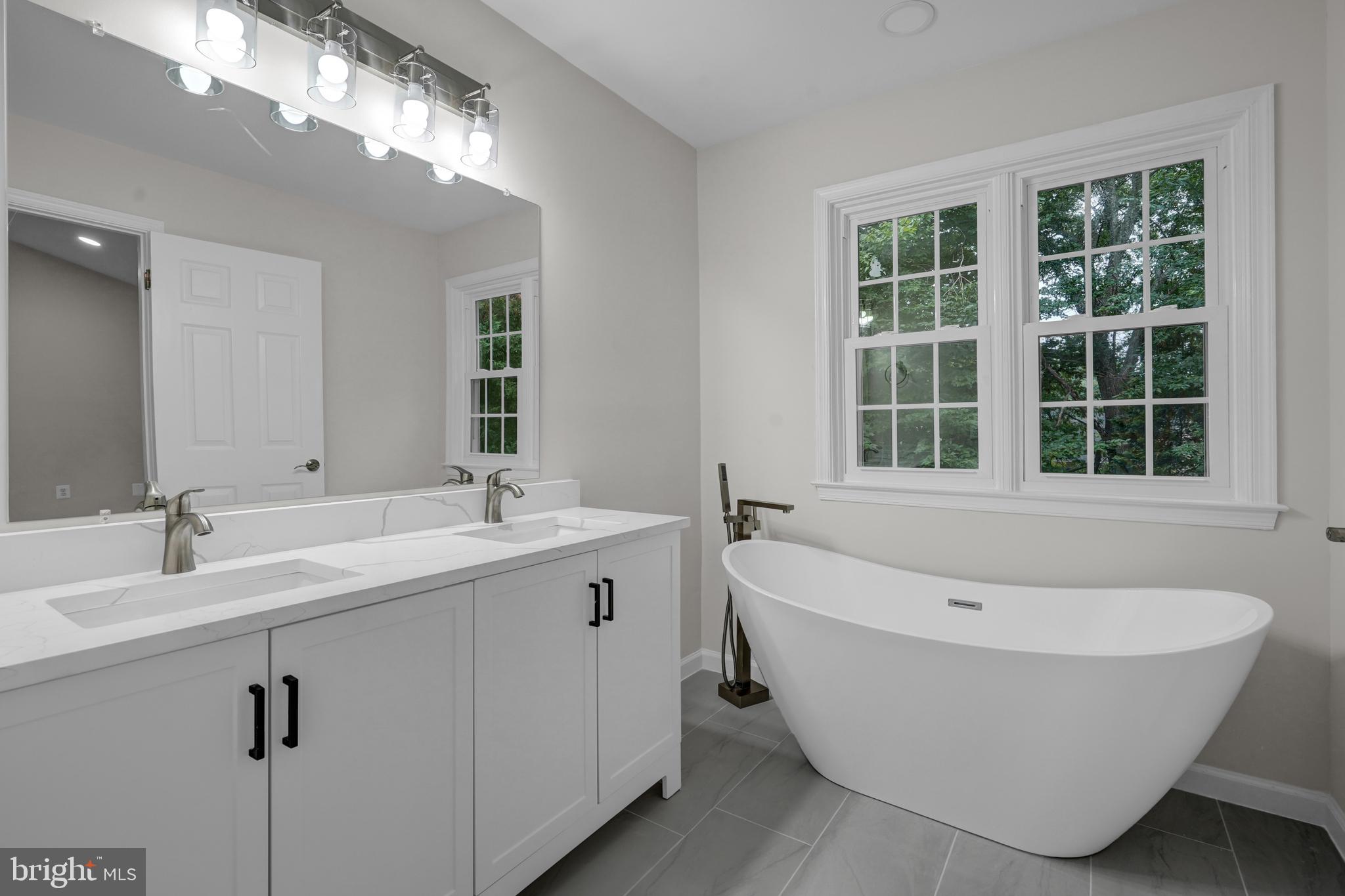 LAKE RIDGE - Residential