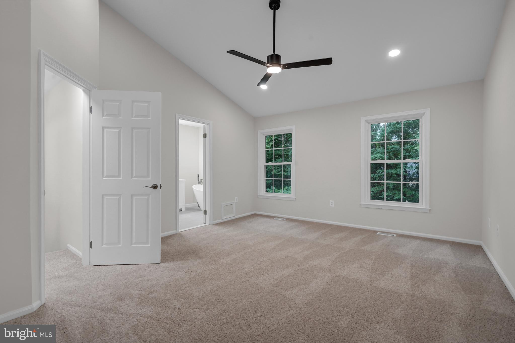 LAKE RIDGE - Residential