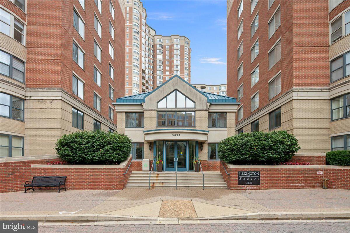 LEXINGTON SQUARE - Residential