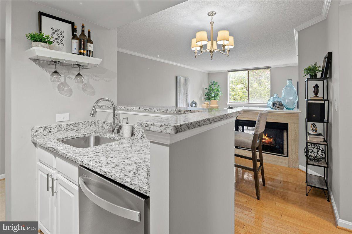 LEXINGTON SQUARE - Residential